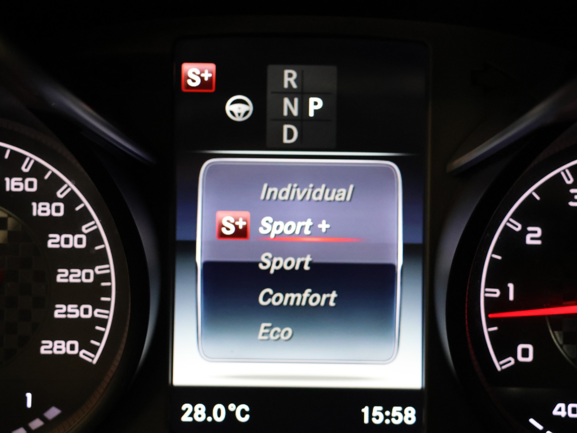 MERCEDES-BENZ GLC 43 AMG 4Matic 9G-Tronic *Panorama*Ambientebeleuchtung*Burmester*-image-24