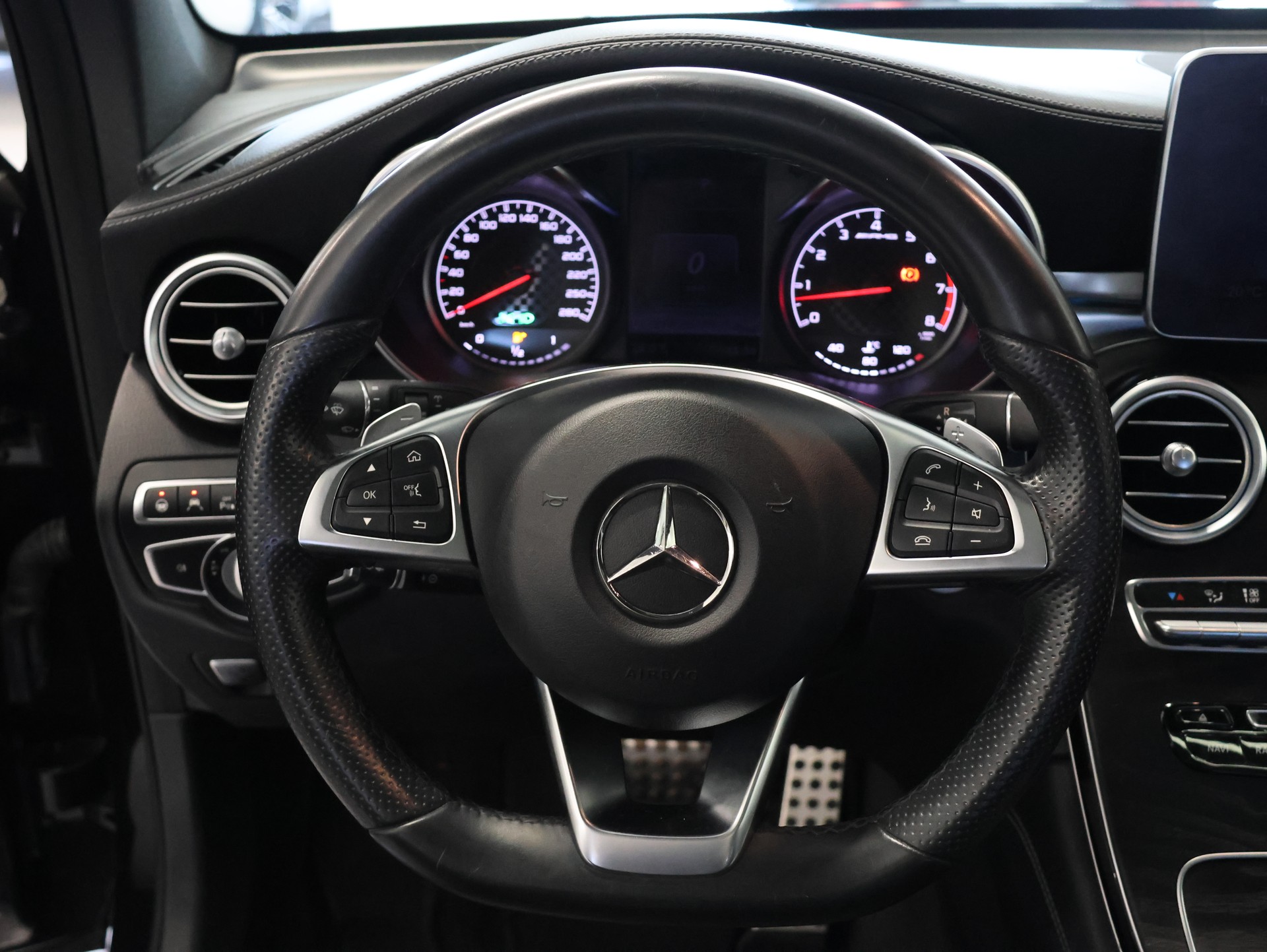 MERCEDES-BENZ GLC 43 AMG 4Matic 9G-Tronic *Panorama*Ambientebeleuchtung*Burmester*-image-18
