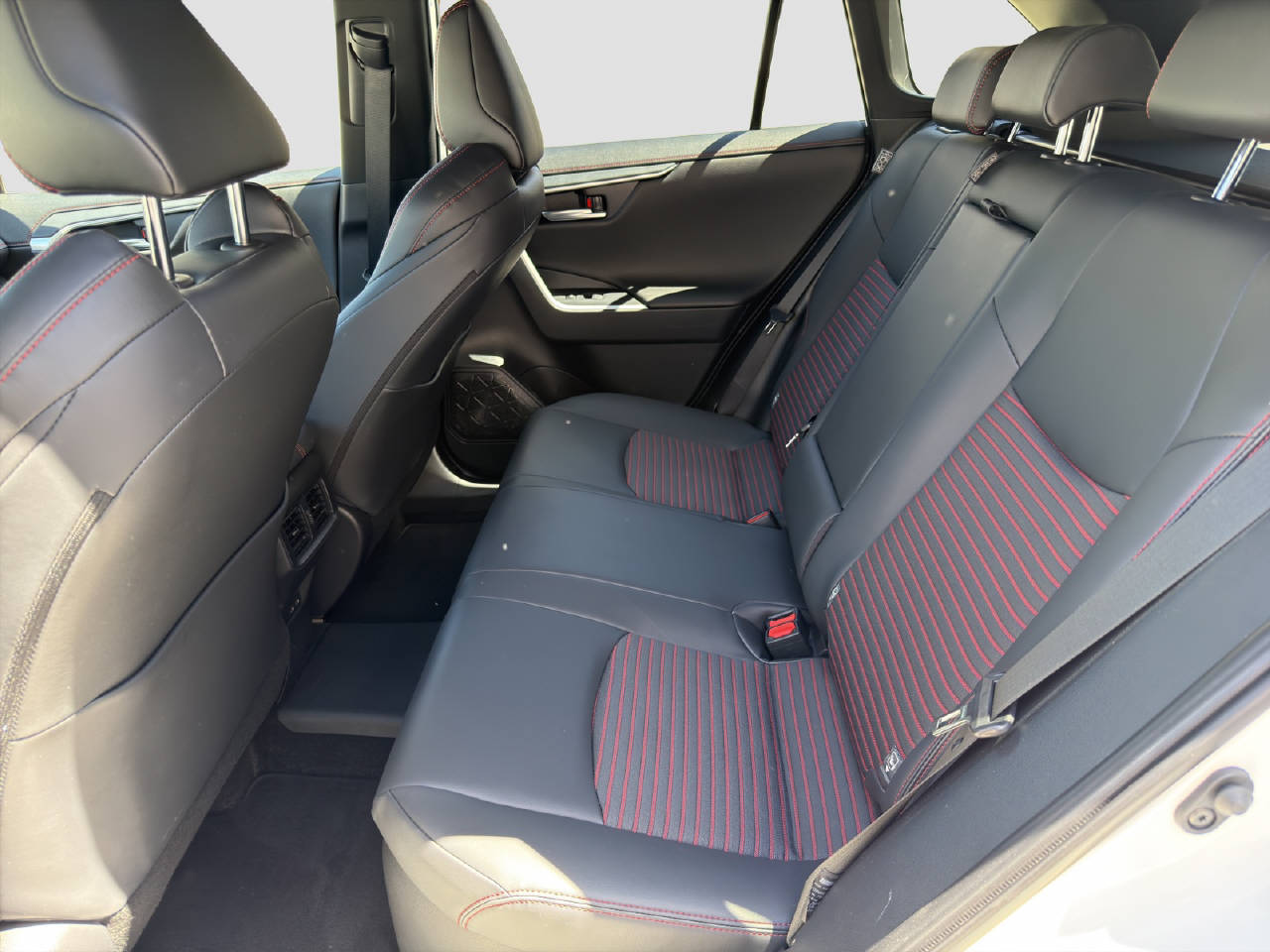 TOYOTA RAV-4 2.5 Plug-In-Hybrid Premium-image-12