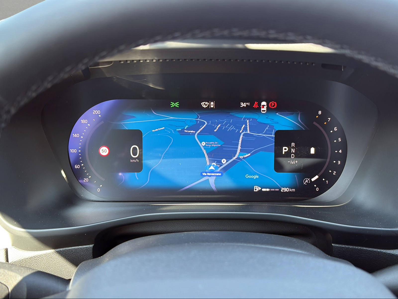 VOLVO XC40 B3 Benzin Mild Hybrid Xcite DCT-image-4