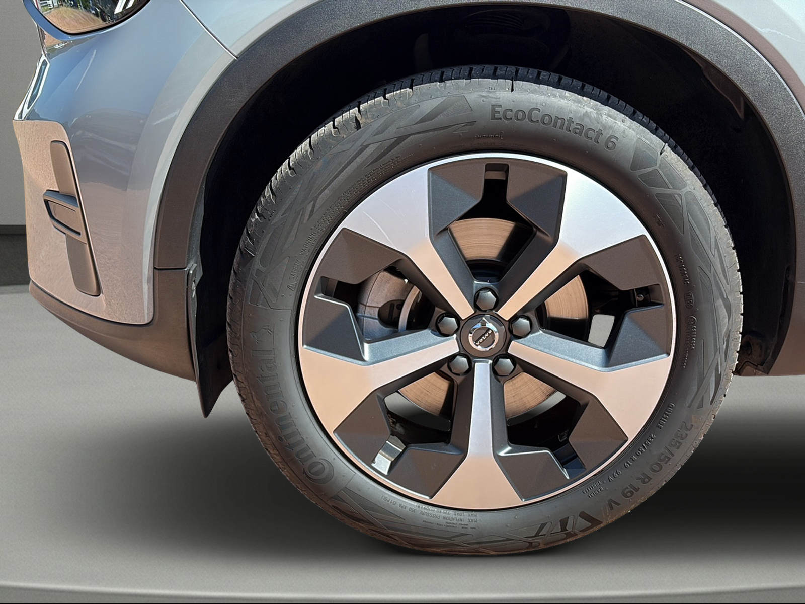VOLVO XC40 B3 Benzin Mild Hybrid Xcite DCT-showroom-element-2