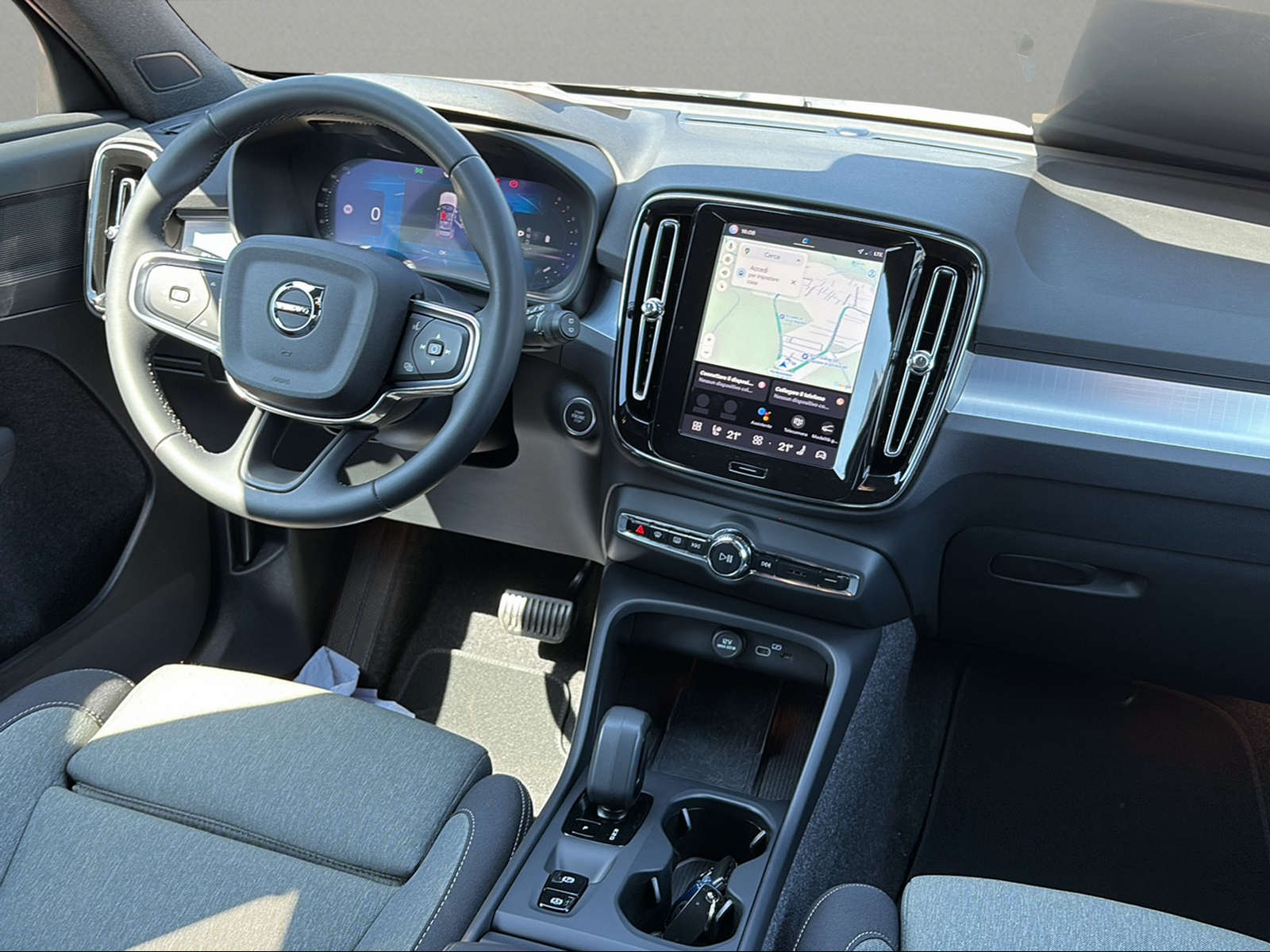 VOLVO XC40 B3 Benzin Mild Hybrid Xcite DCT-image-12