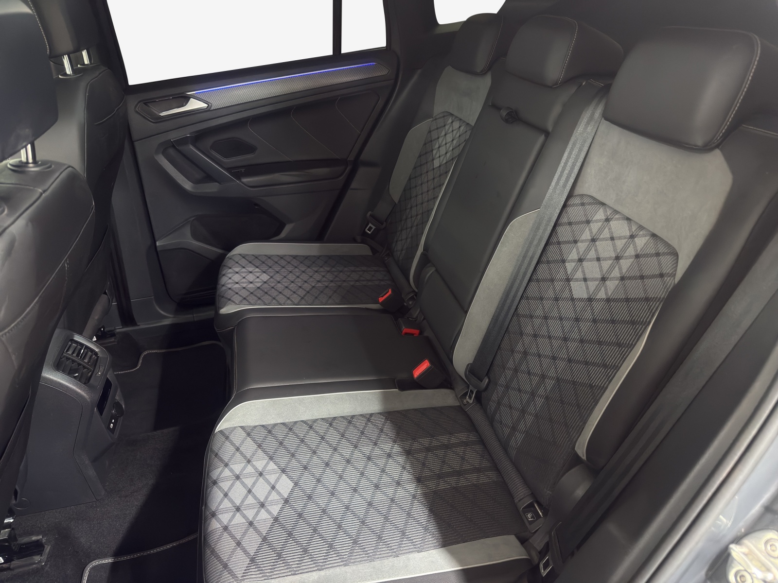 VW Tiguan 2.0TSI R-Line 4Motion DSG-image-11