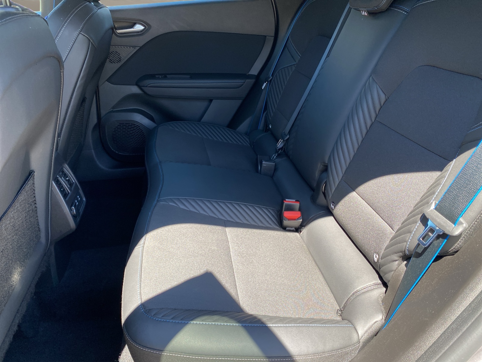 RENAULT Captur 1.3 TCe Esprit Alpine EDC-image-9