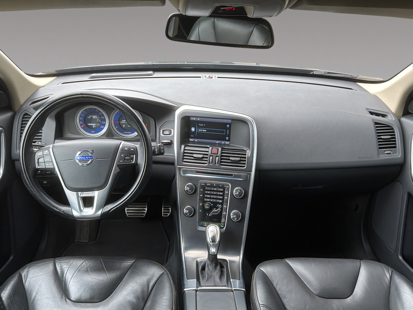 VOLVO XC60 2.4 D5 Kinetic R-Design AWD-image-8