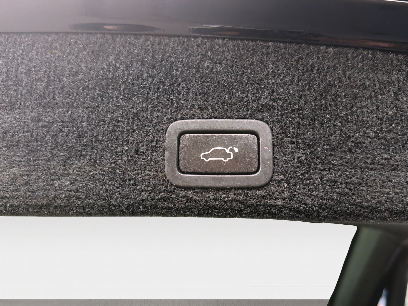 VOLVO XC60 2.4 D5 Kinetic R-Design AWD-image-18
