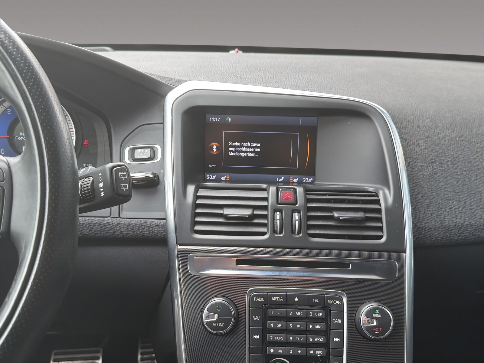 VOLVO XC60 2.4 D5 Kinetic R-Design AWD-image-15