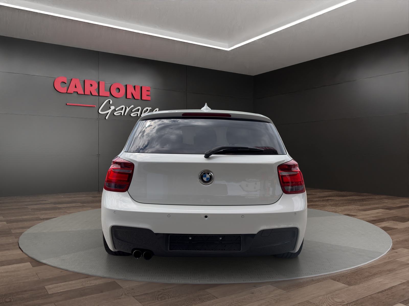 BMW 125i Steptronic-showroom-element-3