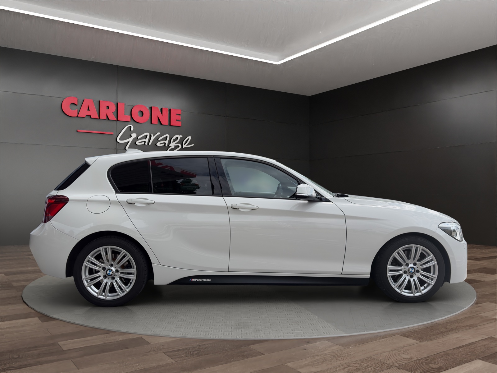 BMW 125i Steptronic-showroom-element-1