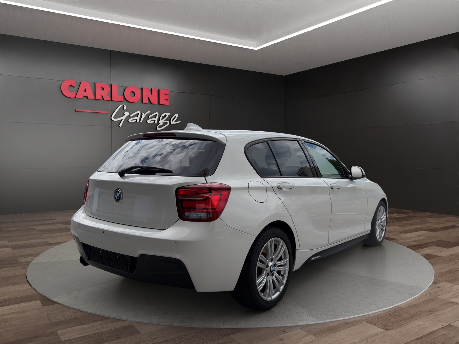 BMW 125i Steptronic-showroom-element-2