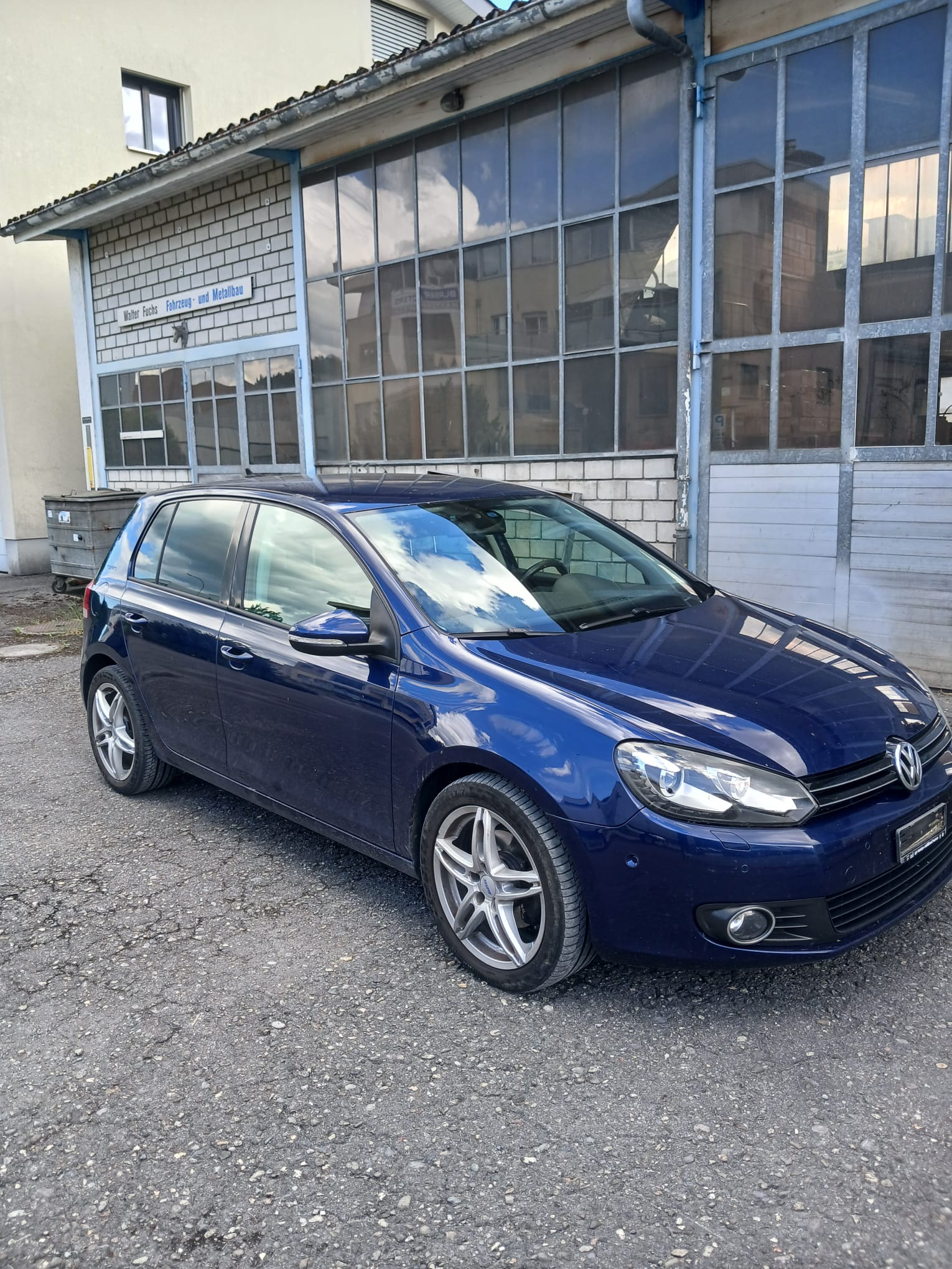 VW Golf 2.0 TDI BlueMotion Technology Highline DSG-image-2