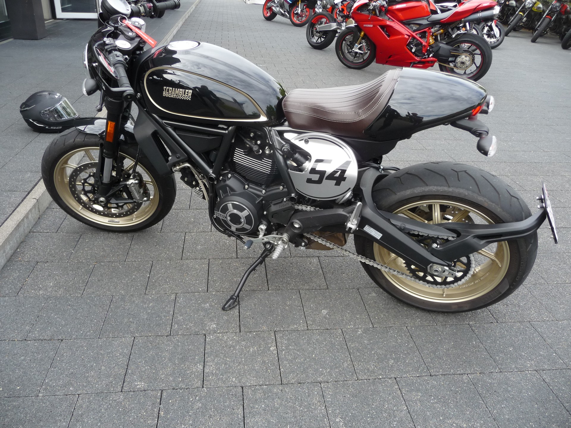 DUCATI Scrambler 800 Cafe Racer-showroom-element-1