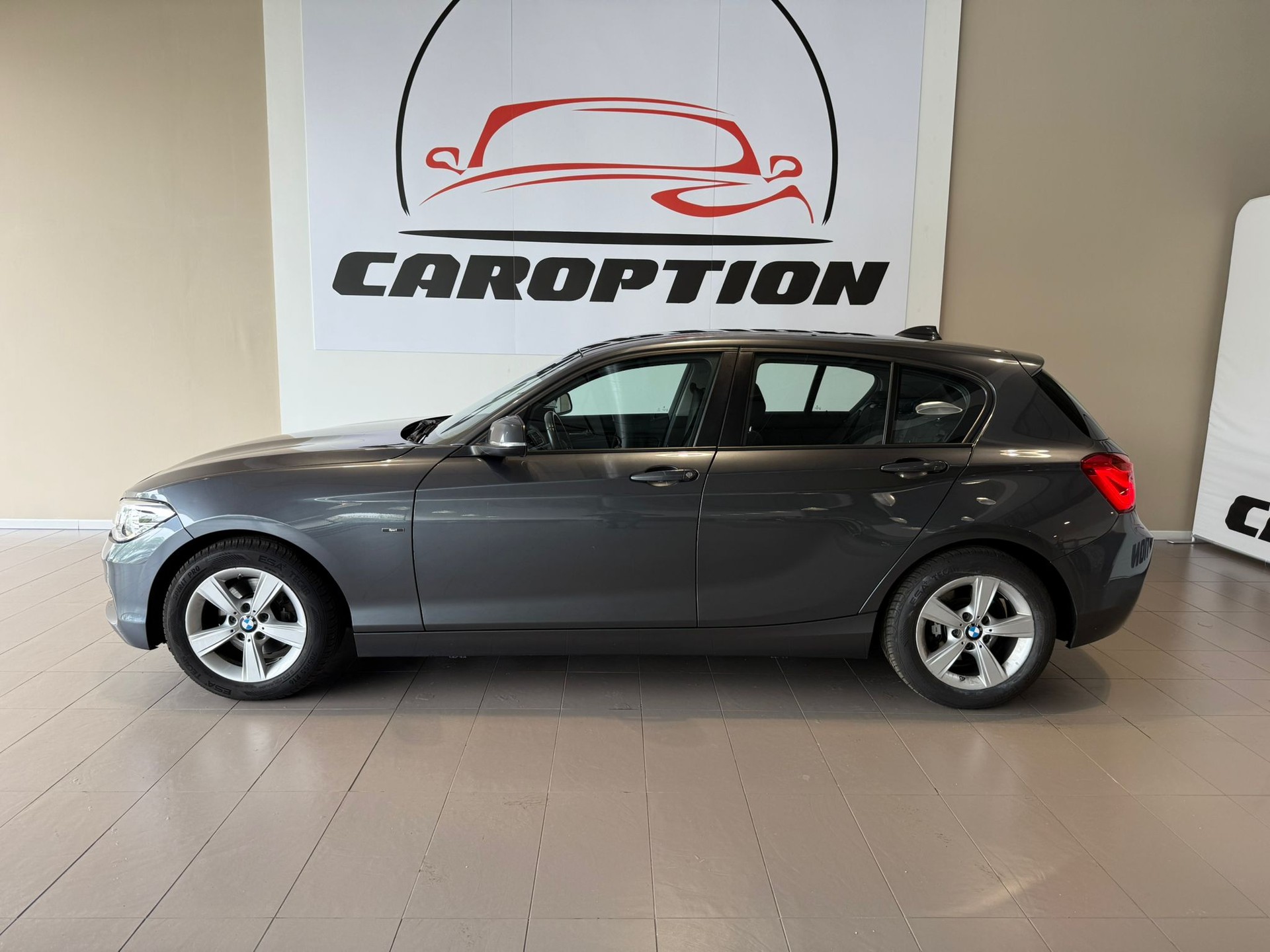 BMW 118d xDrive M Sport-showroom-element-3