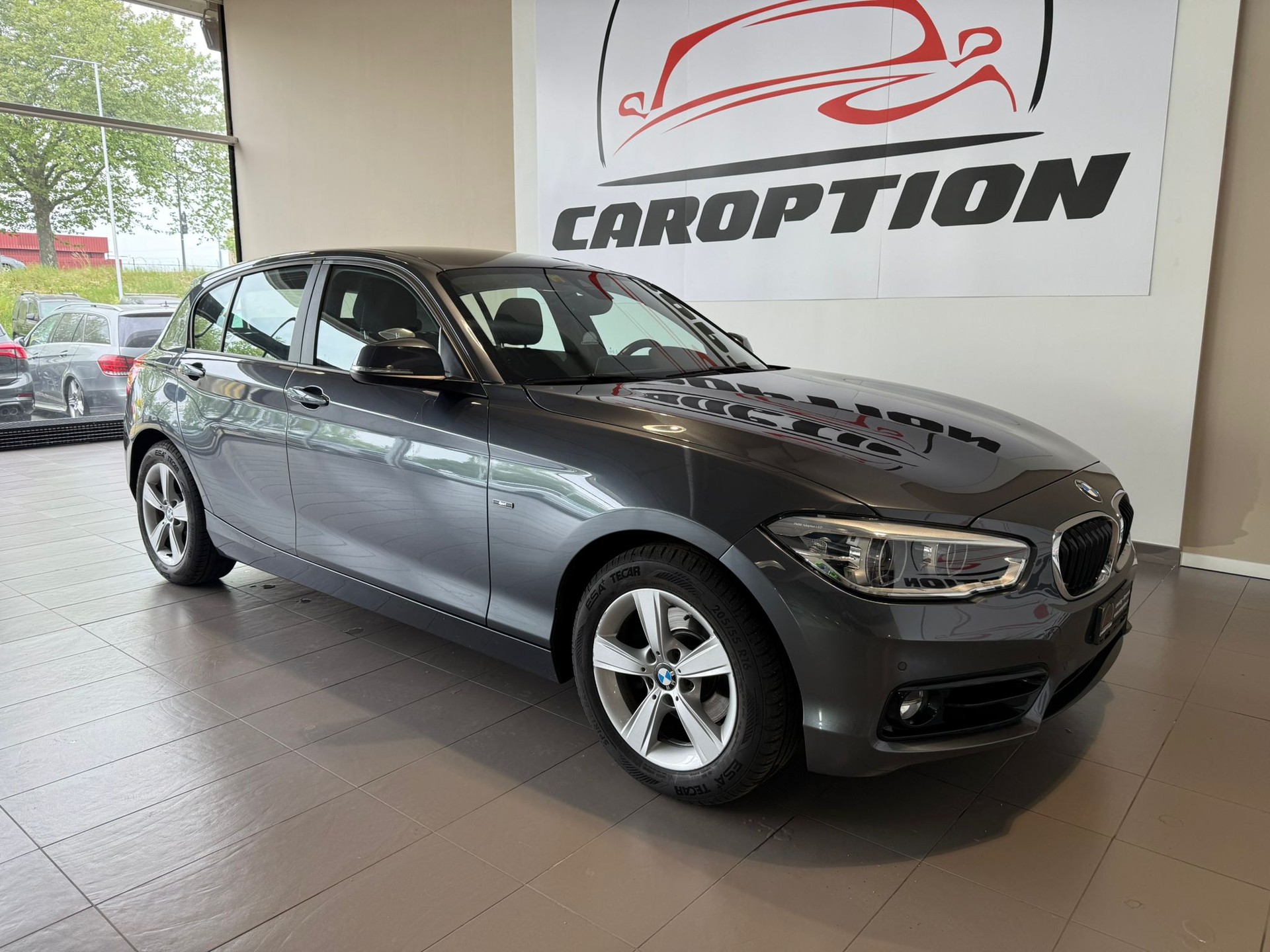 BMW 118d xDrive M Sport-showroom-element-1