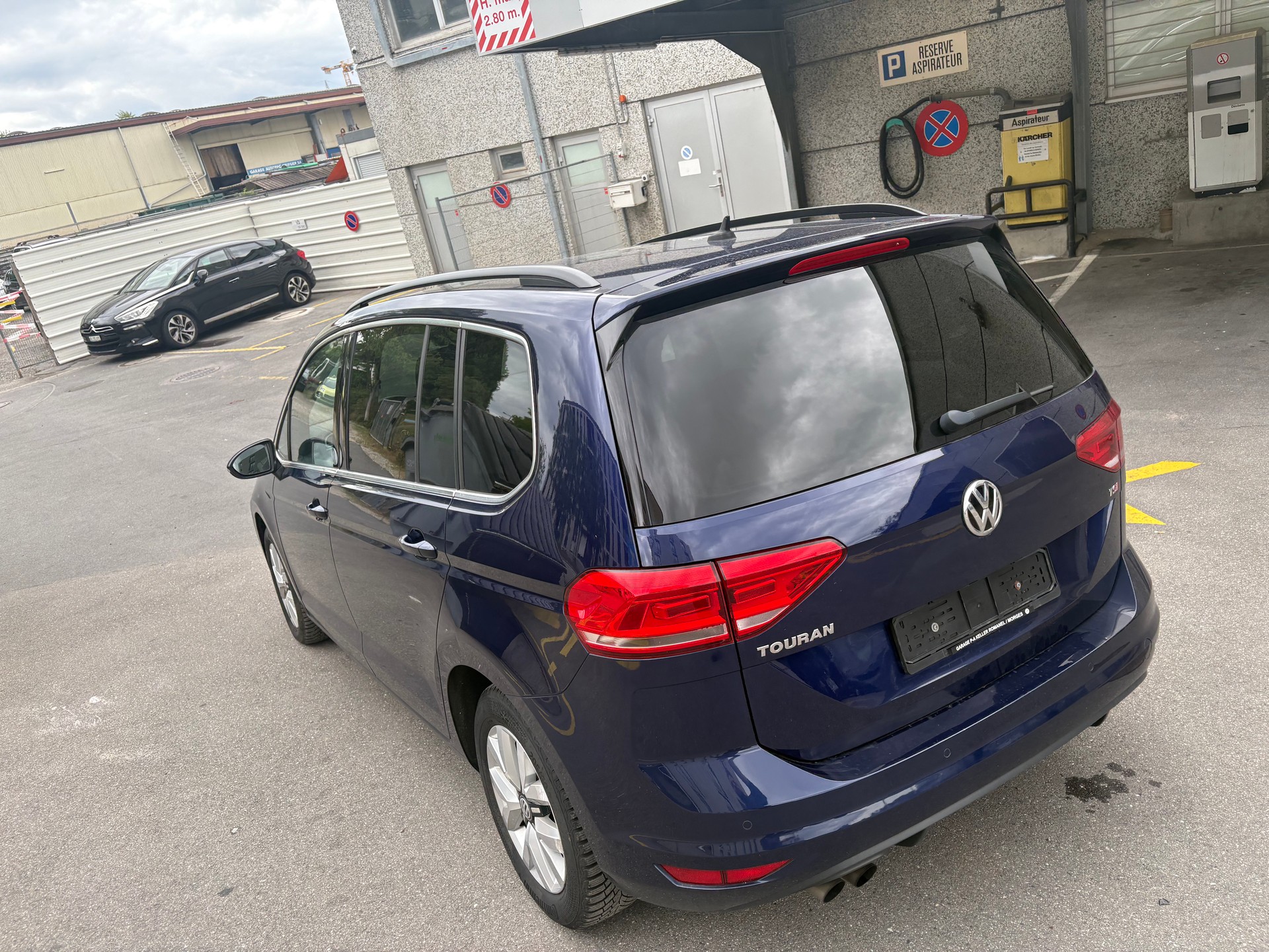 VW Touran 1.4 TSI BlueMotion Technology Trendline DSG-image-3