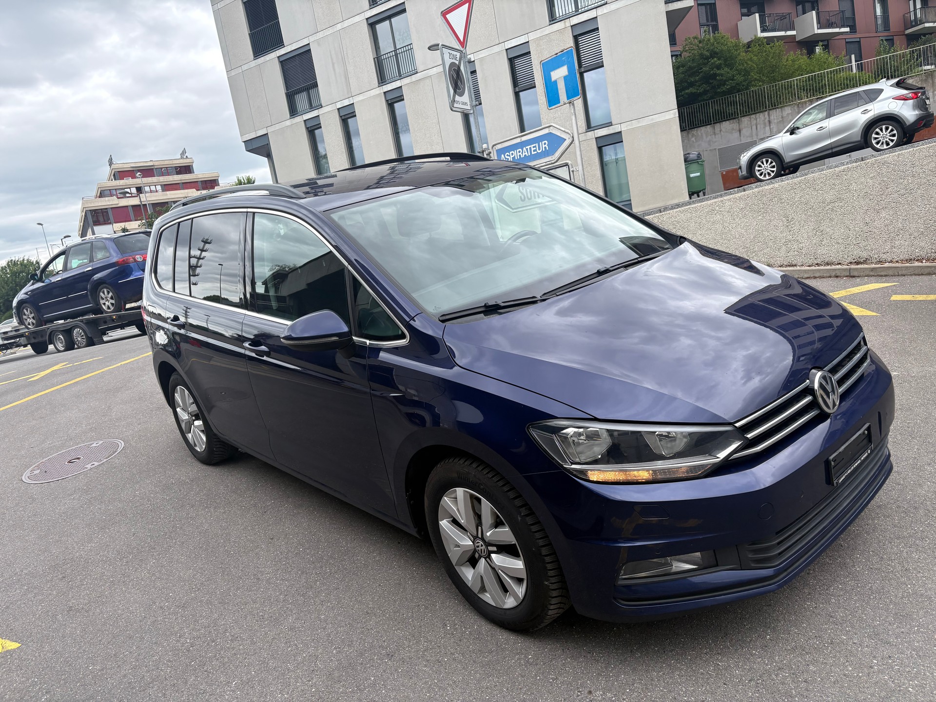 VW Touran 1.4 TSI BlueMotion Technology Trendline DSG-image-2