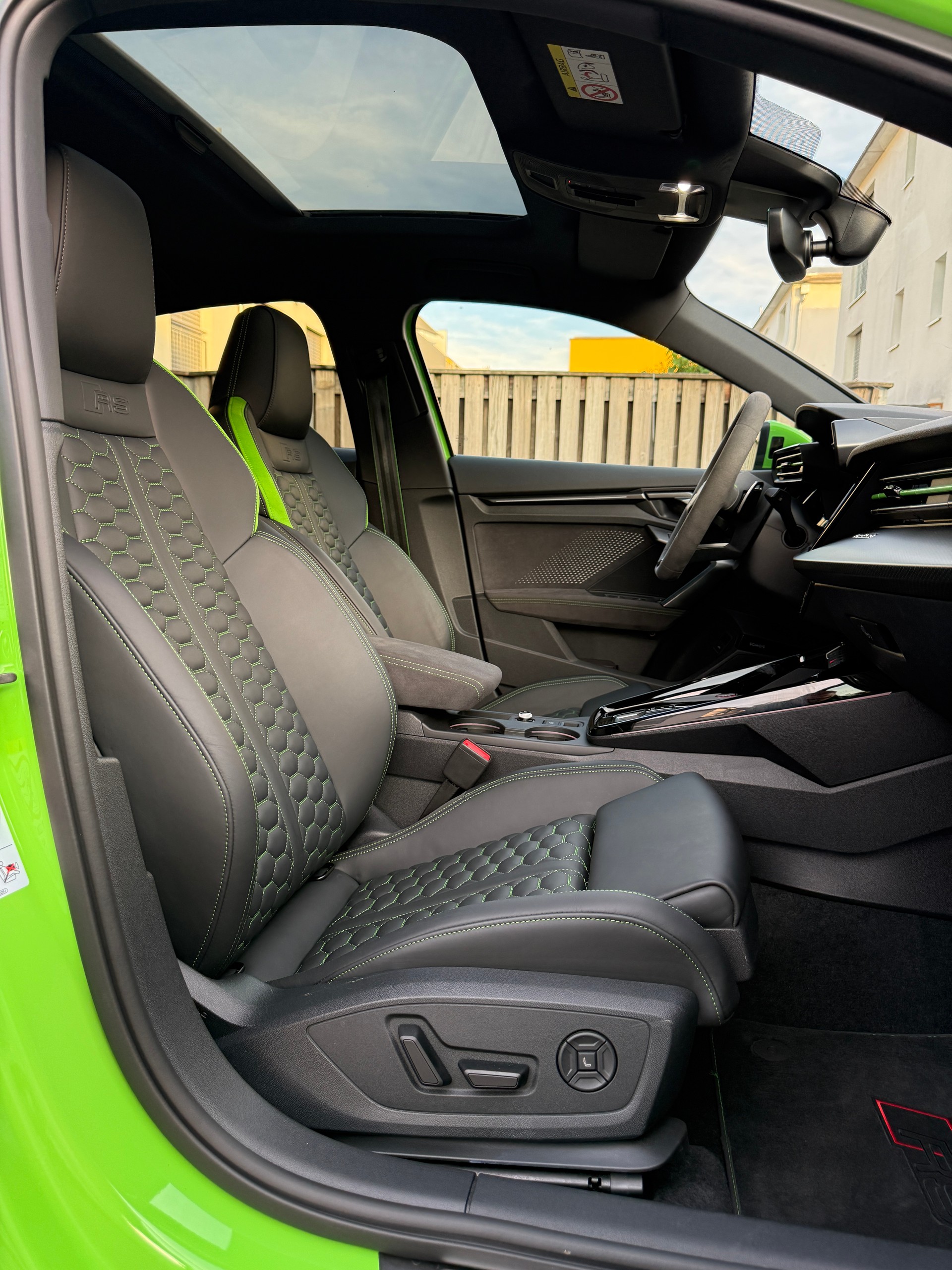AUDI RS3 LIMOUSINE 2.5 TSI QUATTRO S-TRONIC*8FACH BEREIFT*EL. PANORAMA-GLASSCHIEBEDACH*-image-14