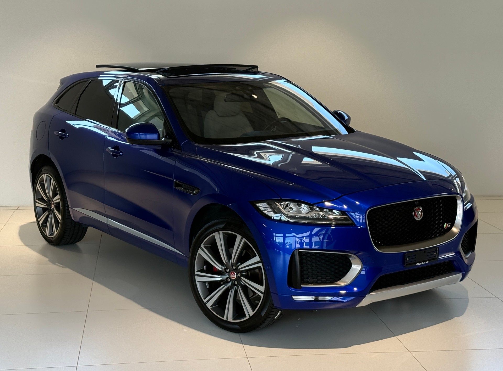 JAGUAR F-Pace 3.0 V6 S AWD Automatik ***1. Hand CH-Fz.***Panoramadach***Sonderlackierung***NP. Fr. 109'900.-***