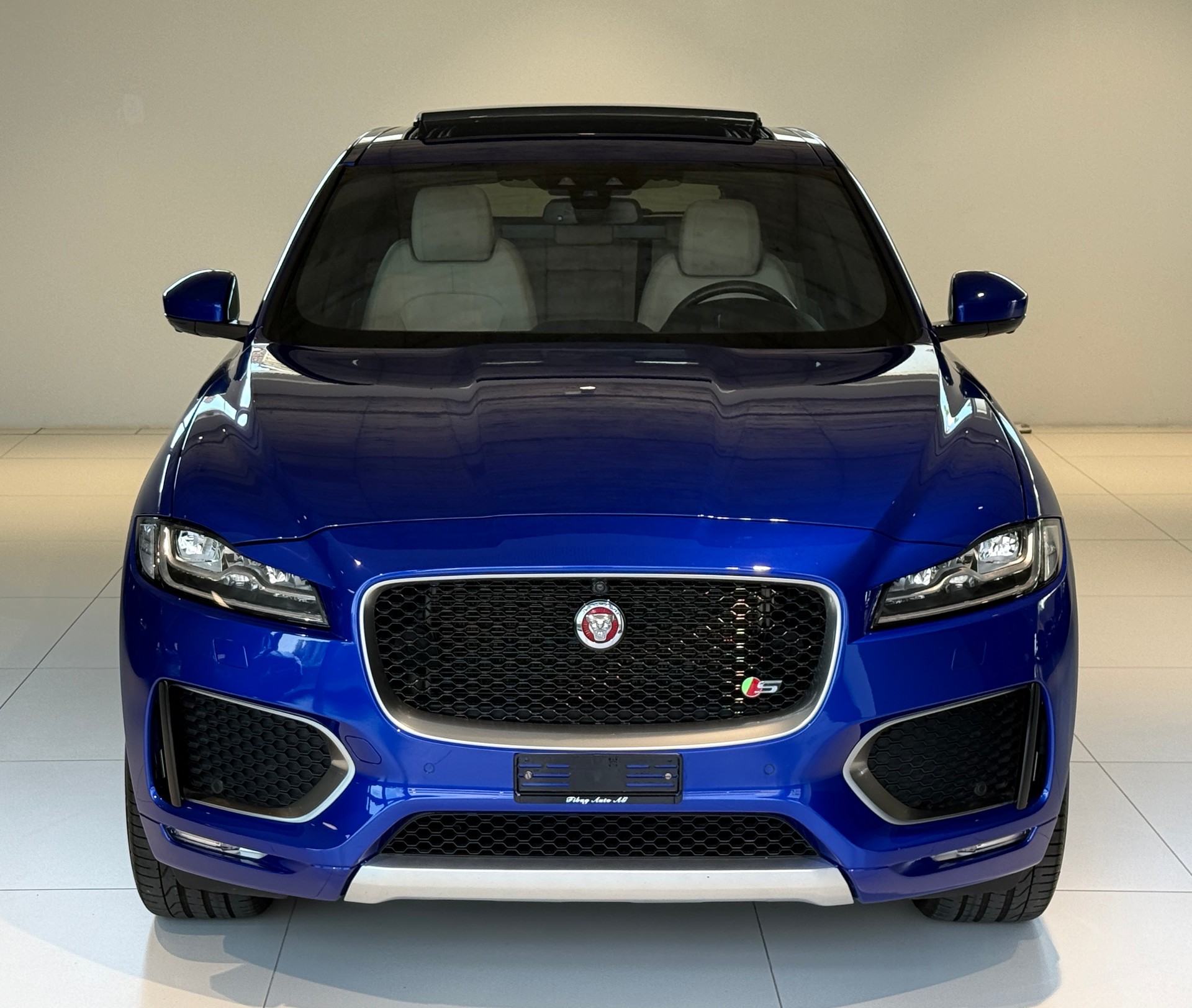 JAGUAR F-Pace 3.0 V6 S AWD Automatik ***1. Hand CH-Fz.***Panoramadach***Sonderlackierung***NP. Fr. 109'900.-***-showroom-element-1