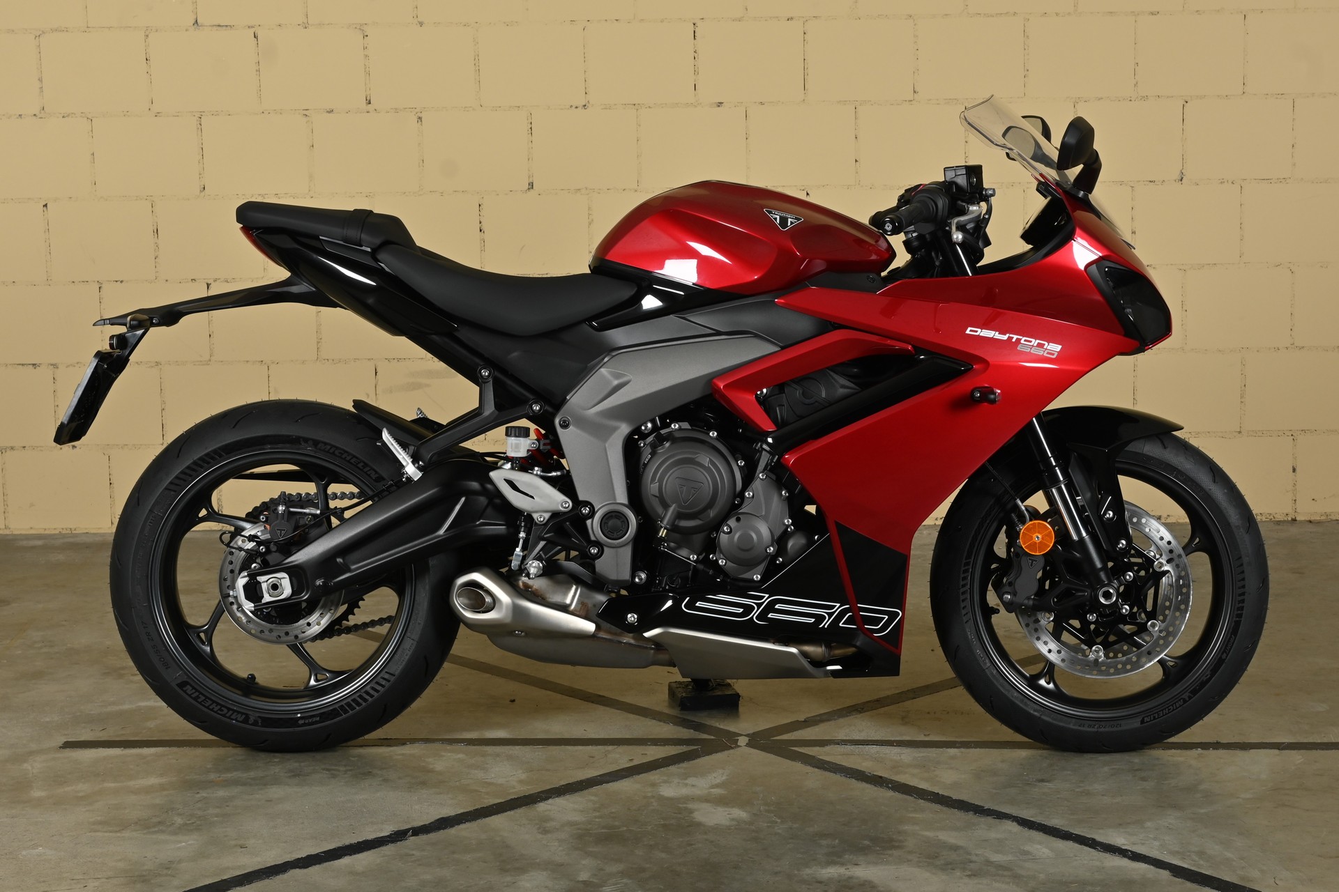 TRIUMPH Daytona 660-image-0