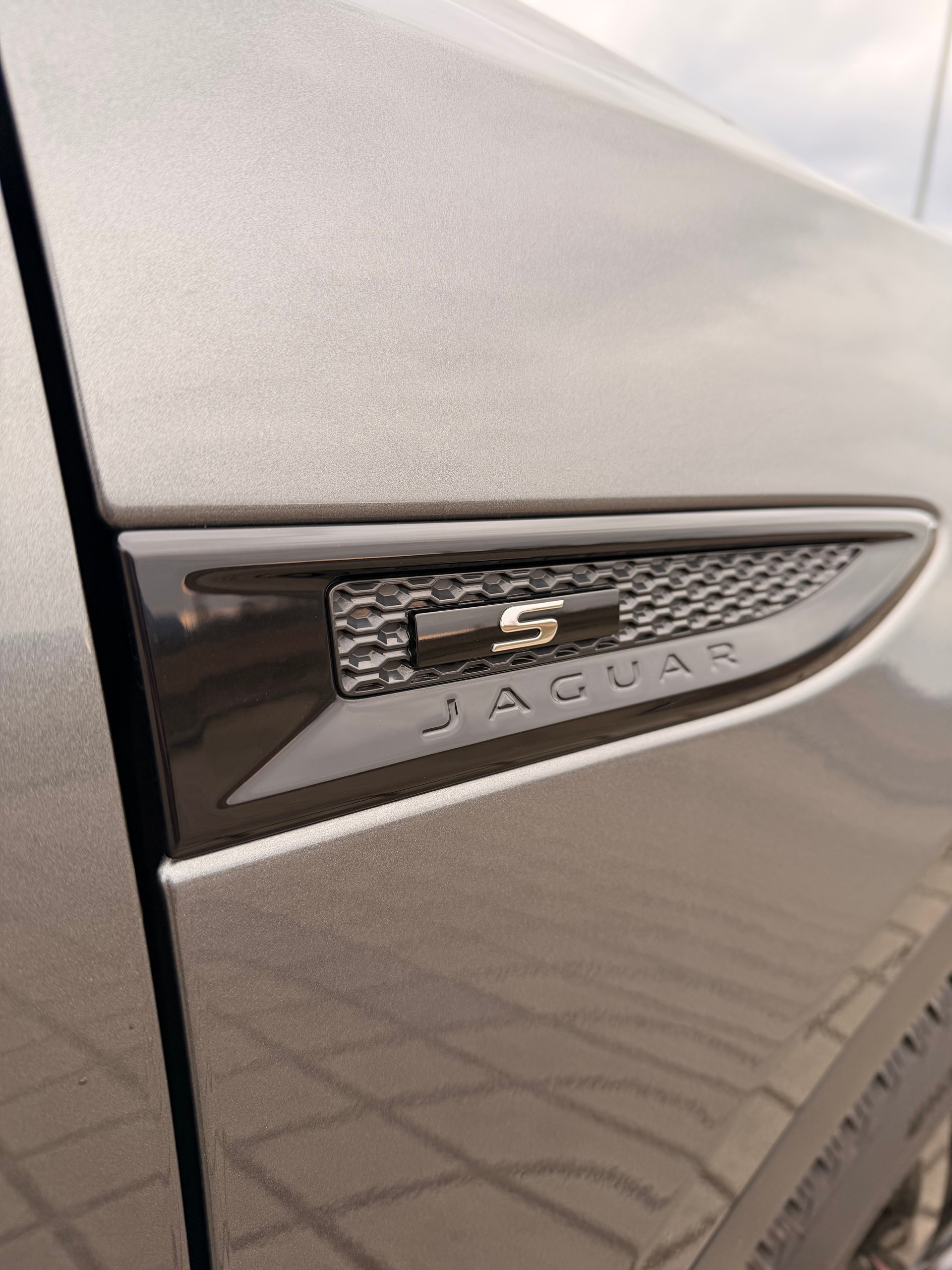 JAGUAR E-Pace 2.0d D150 S AWD Automatik-image-9
