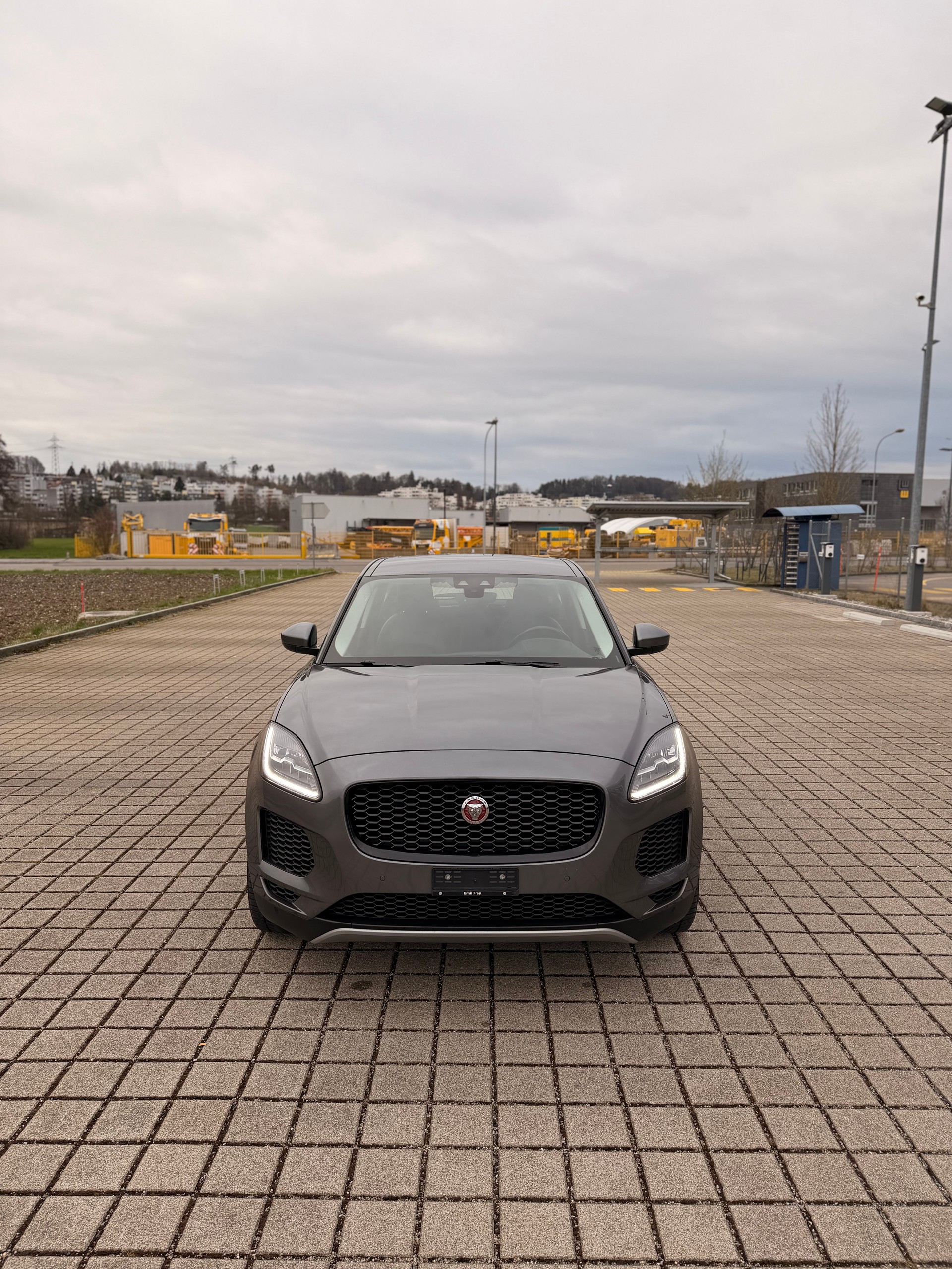 JAGUAR E-Pace 2.0d D150 S AWD Automatik-showroom-element-1