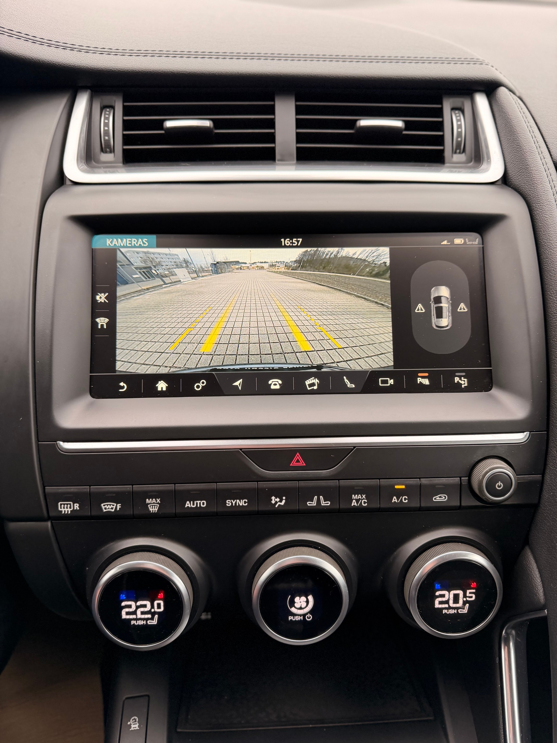 JAGUAR E-Pace 2.0d D150 S AWD Automatik-image-19