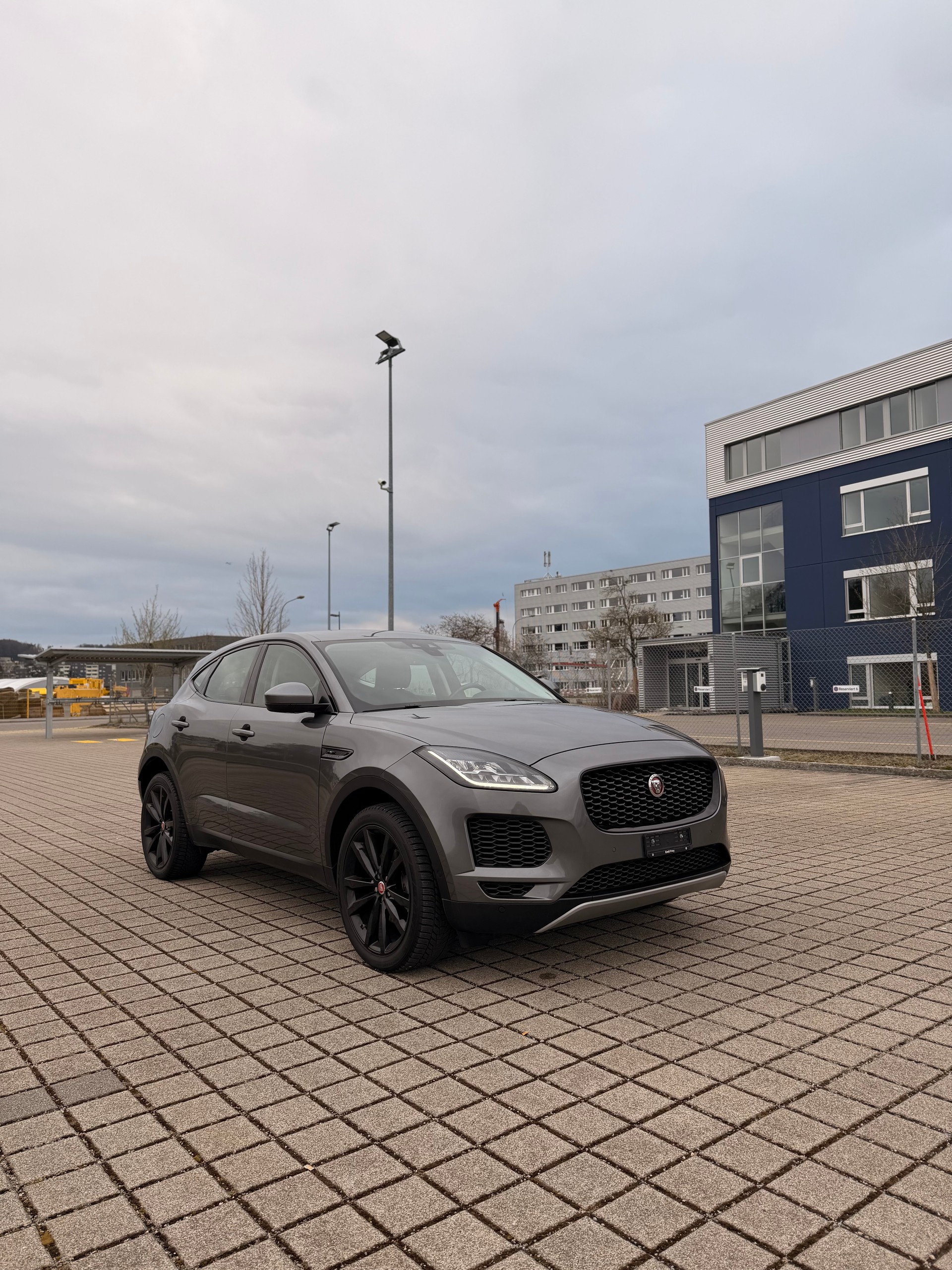 JAGUAR E-Pace 2.0d D150 S AWD Automatik-showroom-element-3
