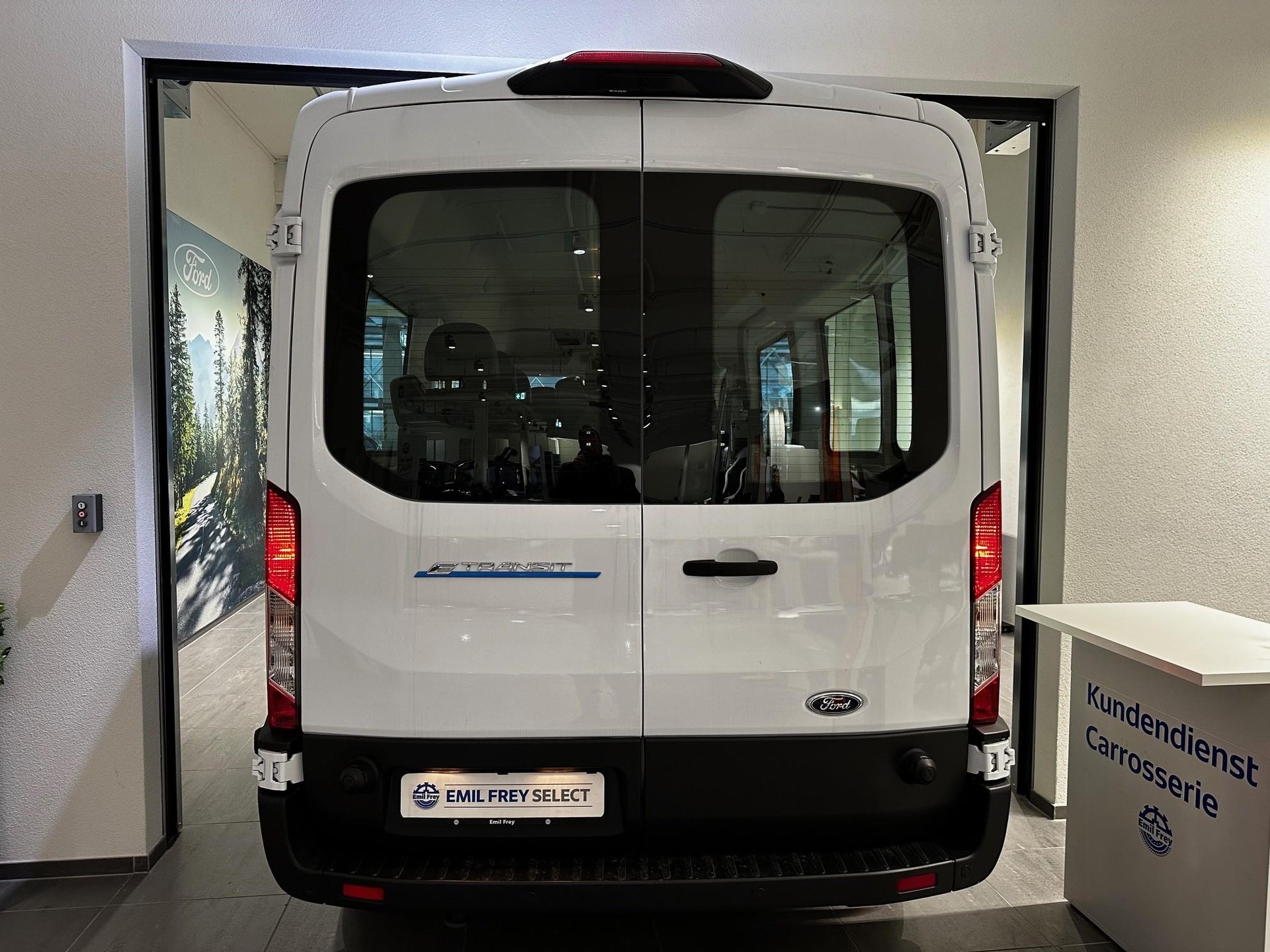 FORD E-Transit Van 390 L3H2 68kWh Trend Bus 9 Plätze-image-6