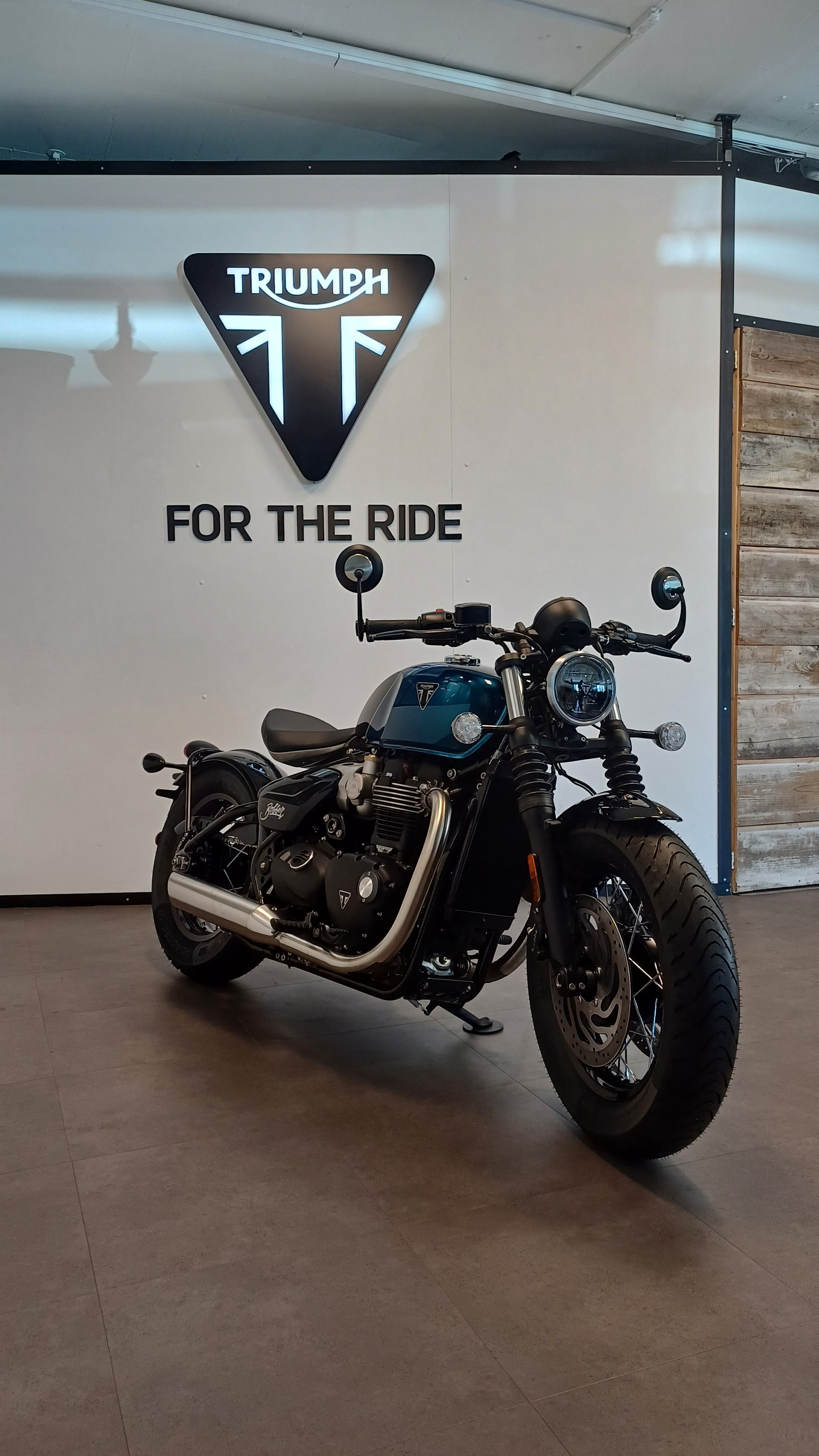 TRIUMPH Bonneville Bobber 35KW-image-0