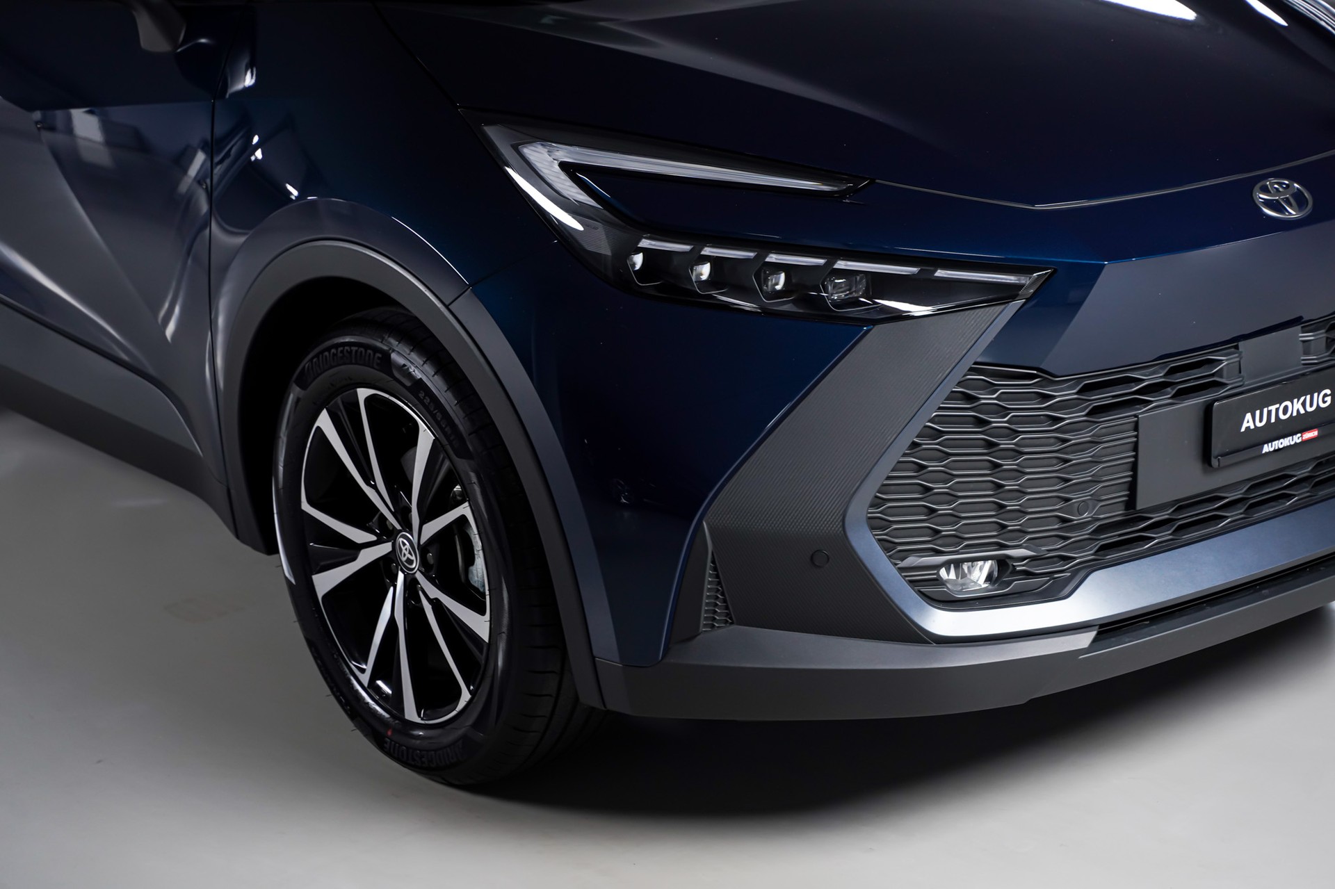 TOYOTA C-HR 2.0 HSD CVT Style-showroom-element-3