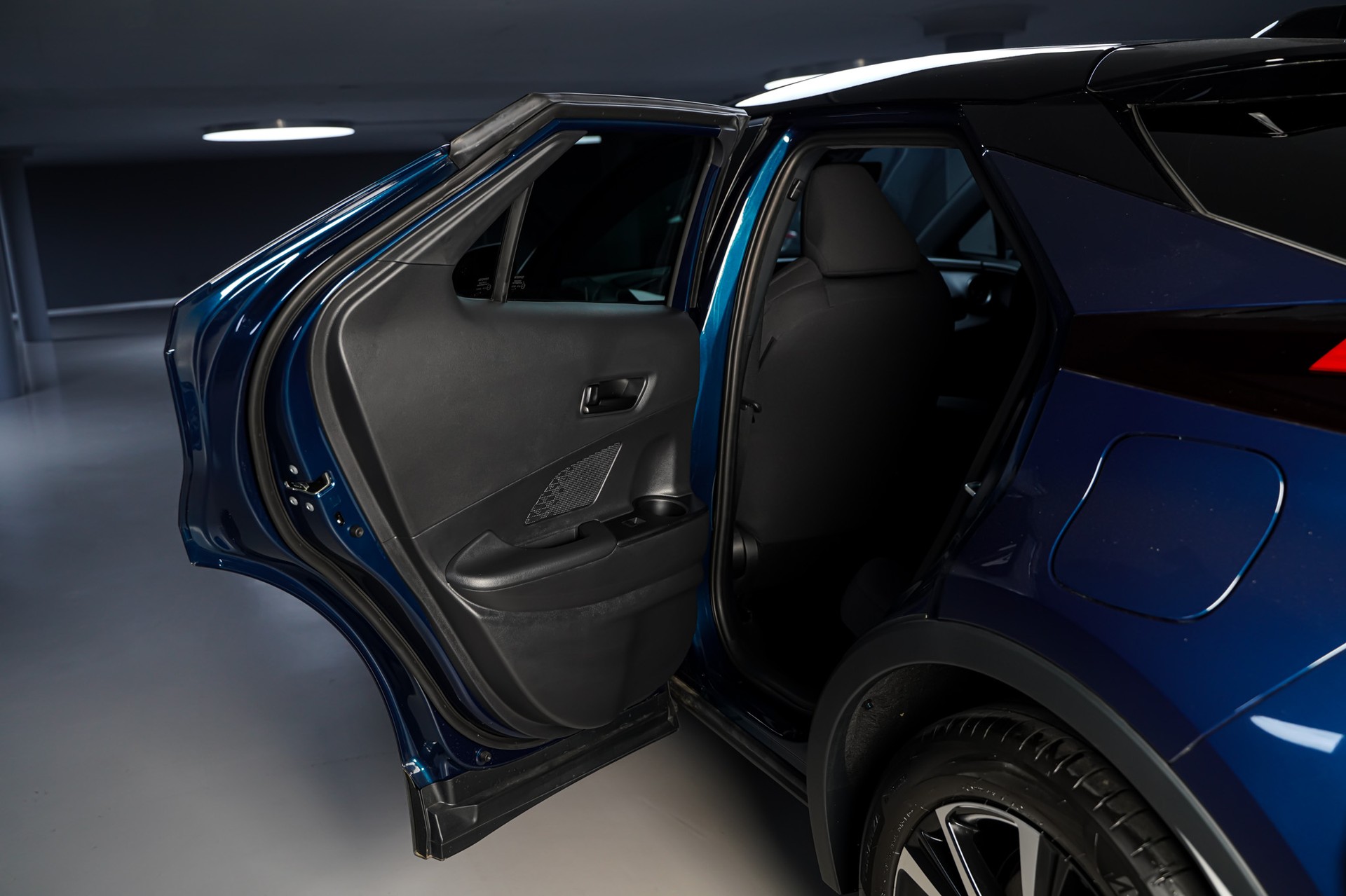 TOYOTA C-HR 2.0 HSD CVT Style-image-13