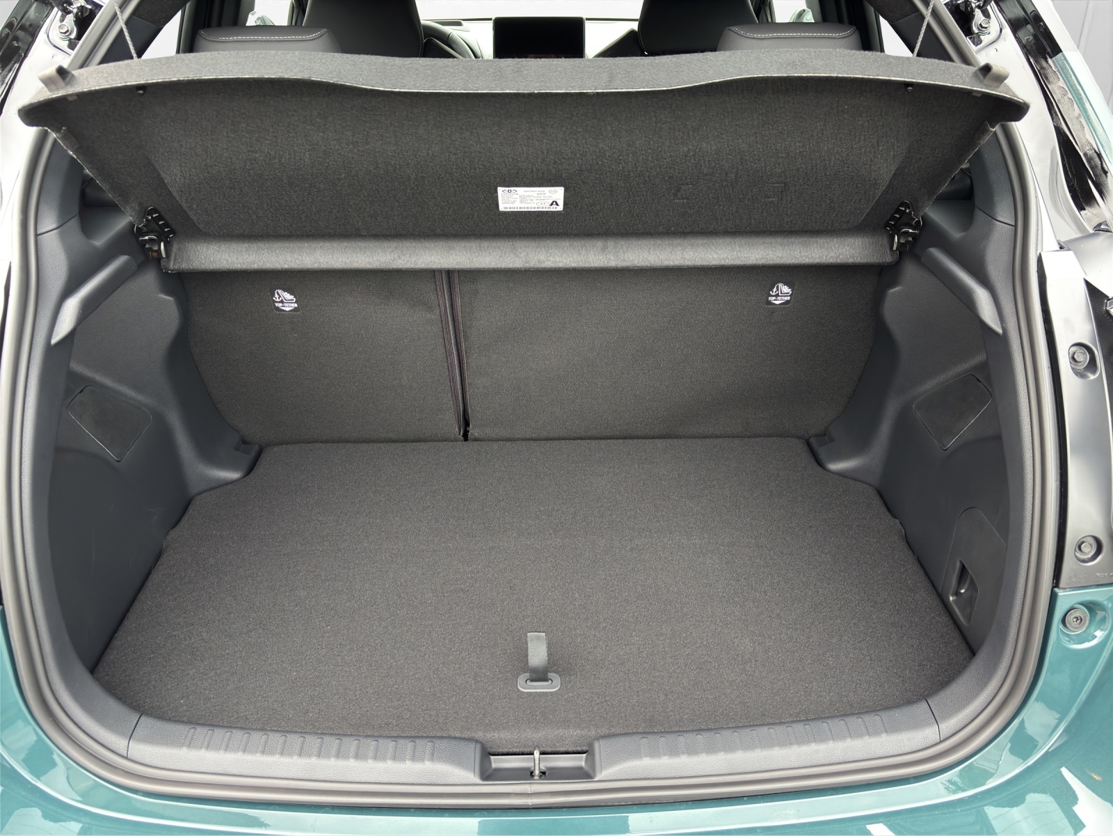 TOYOTA Yaris 1.5 VVT-i HSD Premium-image-15