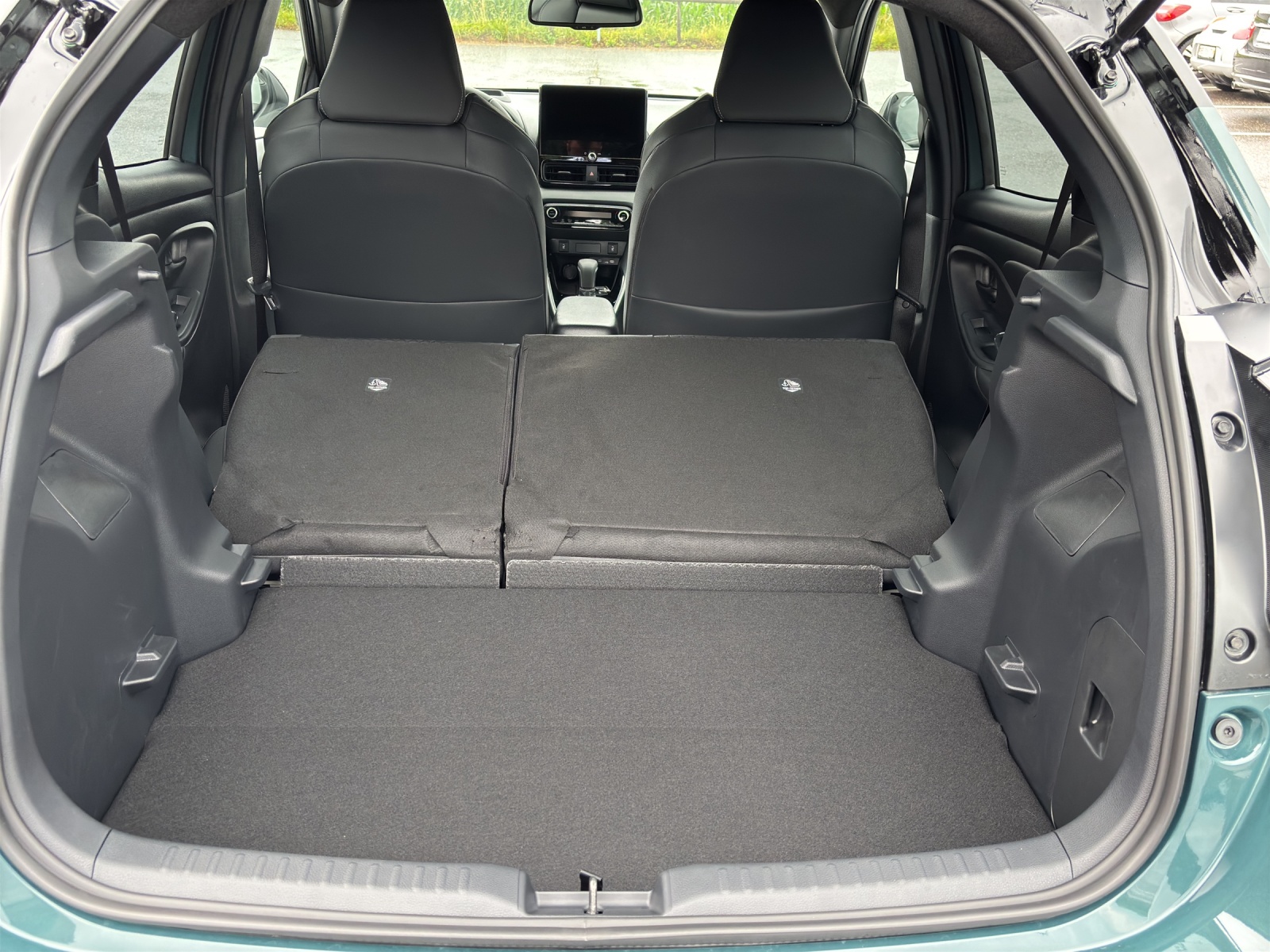TOYOTA Yaris 1.5 VVT-i HSD Premium-image-16