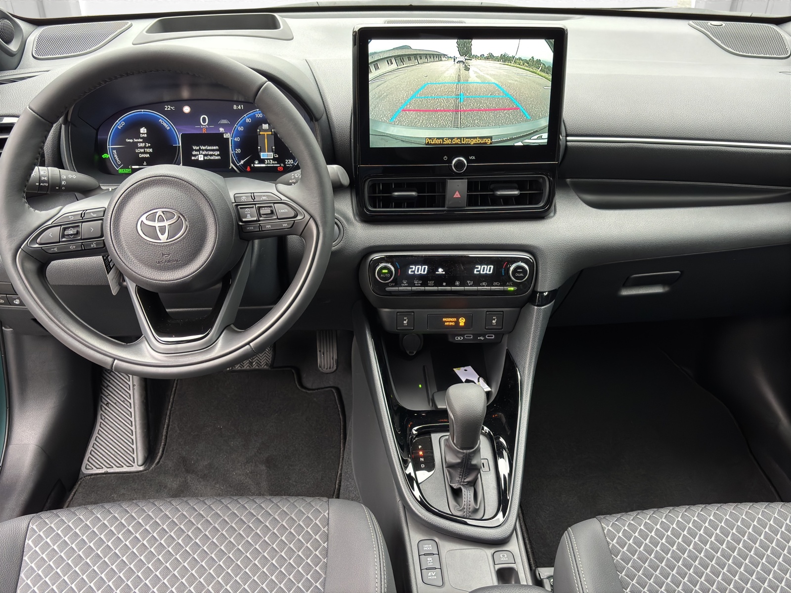 TOYOTA Yaris 1.5 VVT-i HSD Premium-image-13