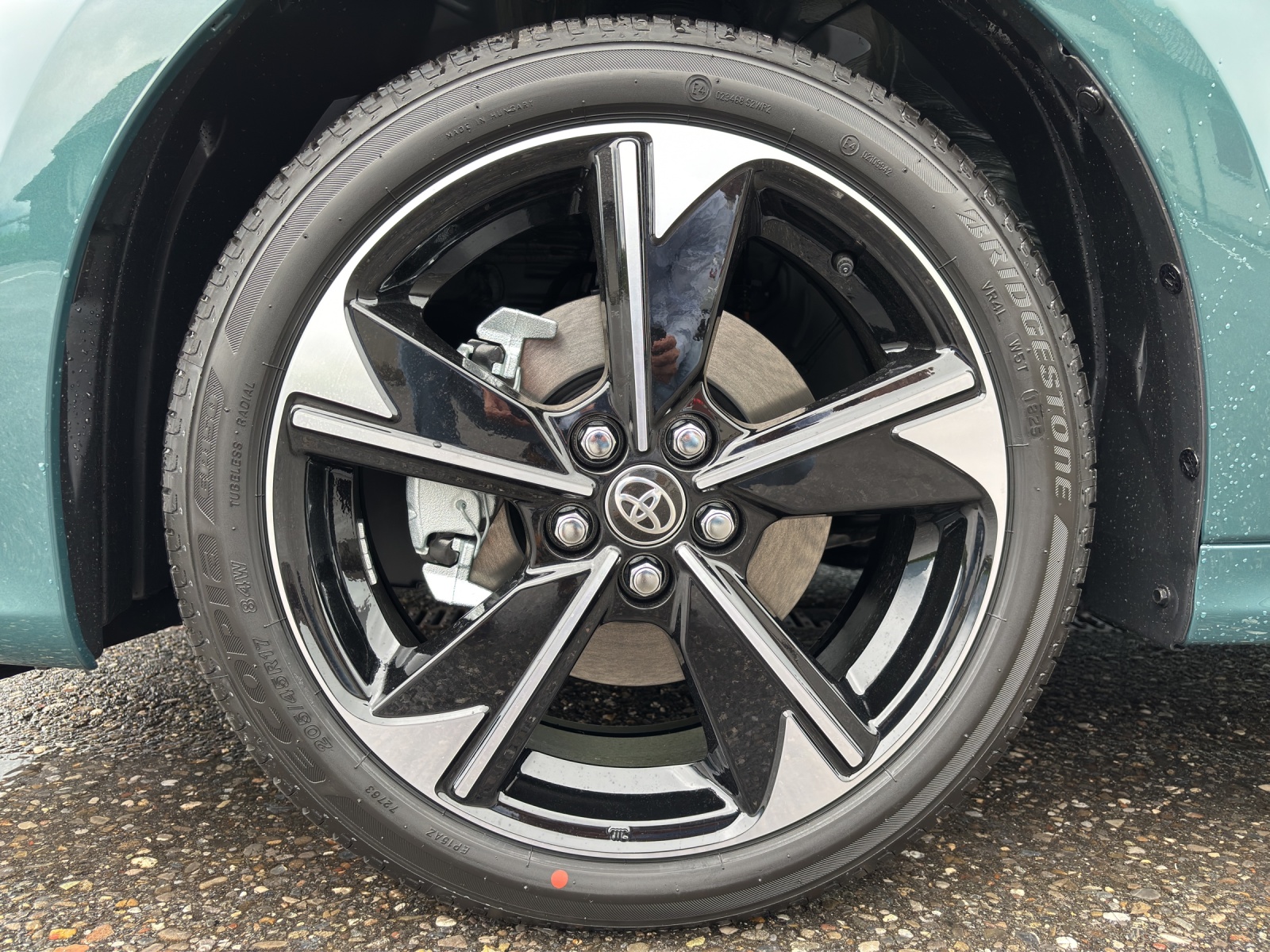 TOYOTA Yaris 1.5 VVT-i HSD Premium-image-17