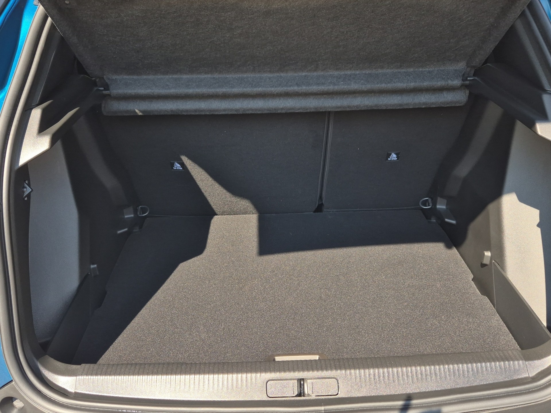 PEUGEOT 2008 1.2 Hybrid 145 GT Exclusive-image-18
