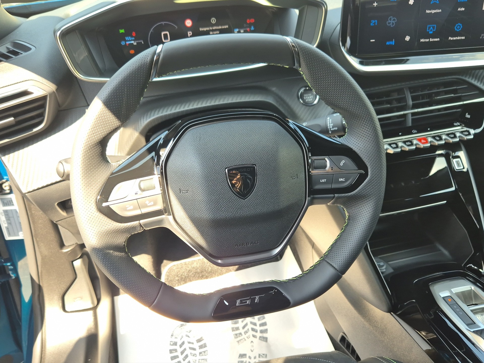 PEUGEOT 2008 1.2 Hybrid 145 GT Exclusive-image-9