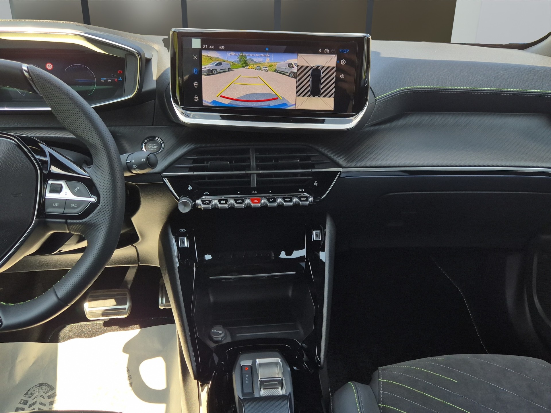 PEUGEOT 2008 1.2 Hybrid 145 GT Exclusive-image-13