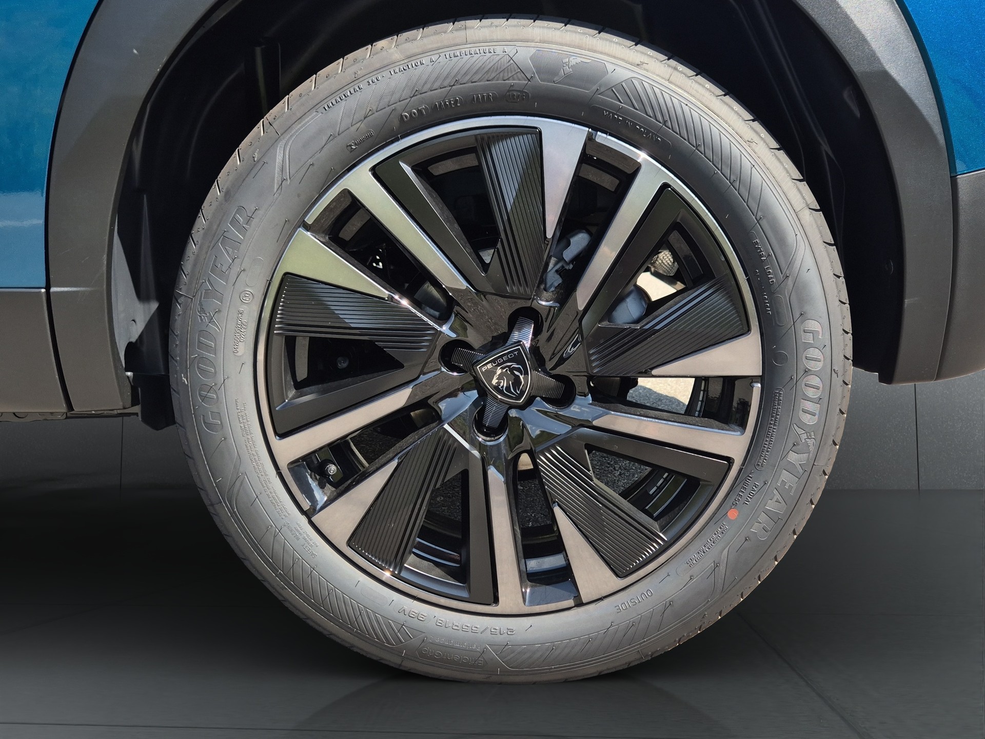 PEUGEOT 2008 1.2 Hybrid 145 GT Exclusive-image-19