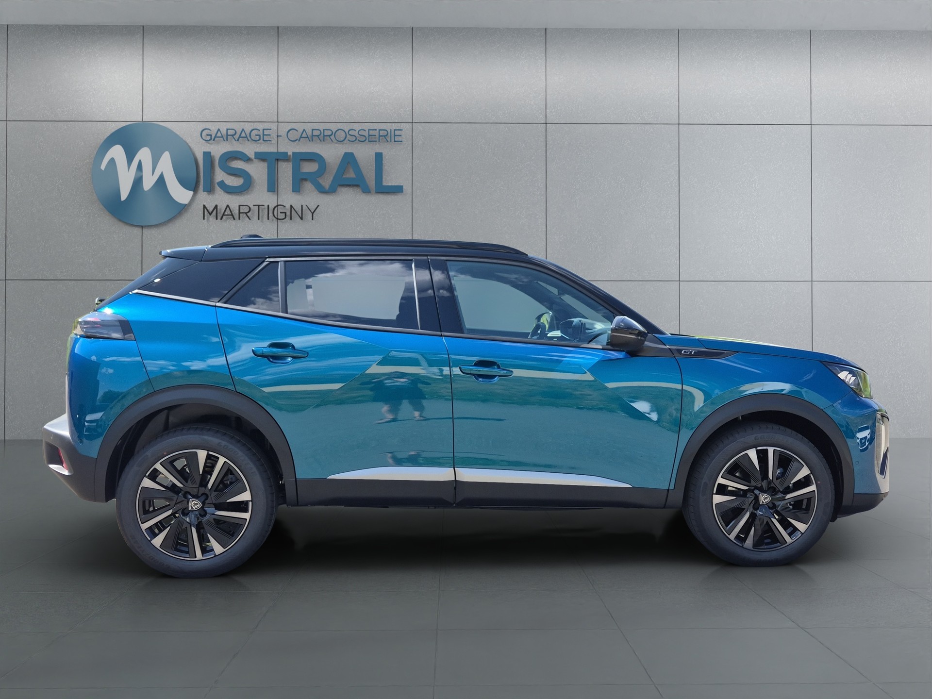 PEUGEOT 2008 1.2 Hybrid 145 GT Exclusive-image-5