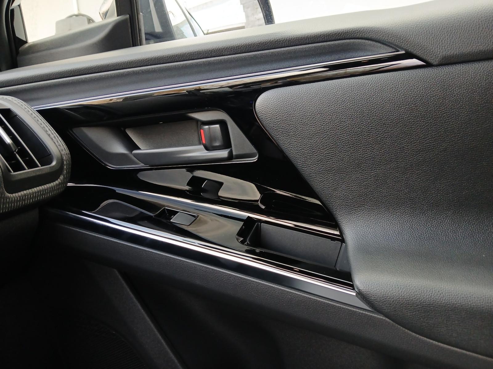 TOYOTA 11 kW Premium AWD-image-13