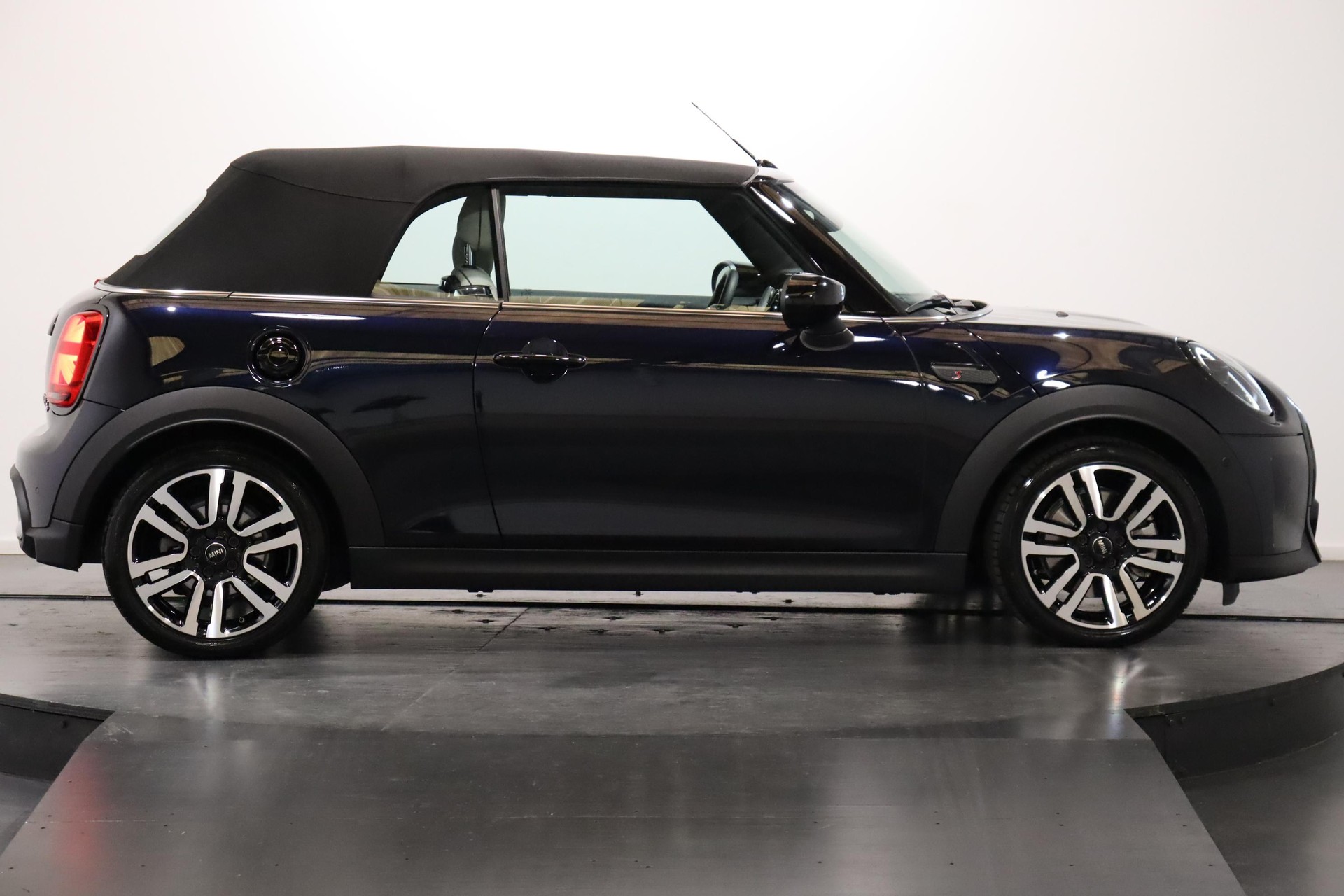 MINI Cabrio F57 2.0i Cooper S-showroom-element-2