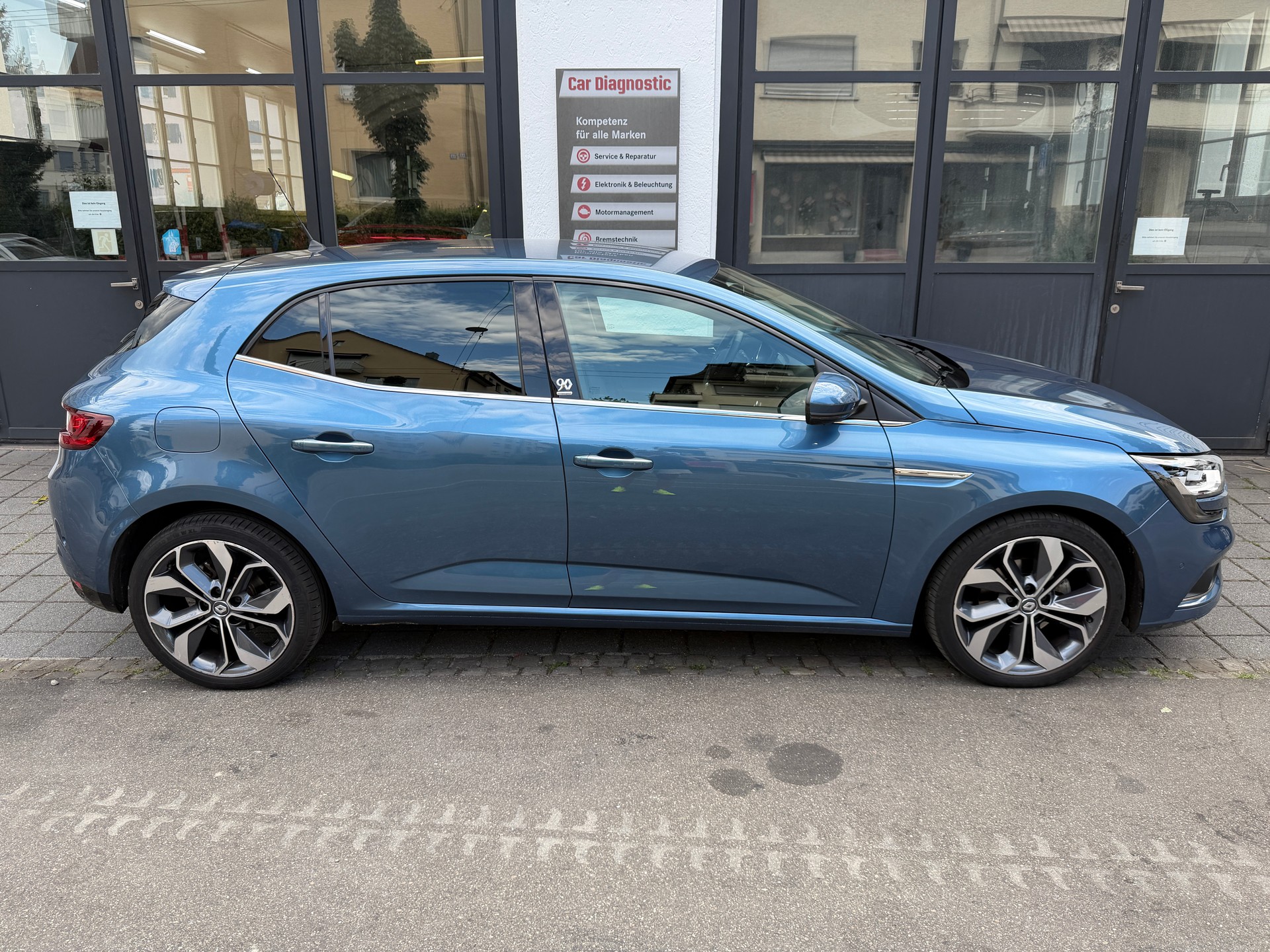 RENAULT Mégane 1.2 16V Turbo 90th Anniversary EDC-showroom-element-3