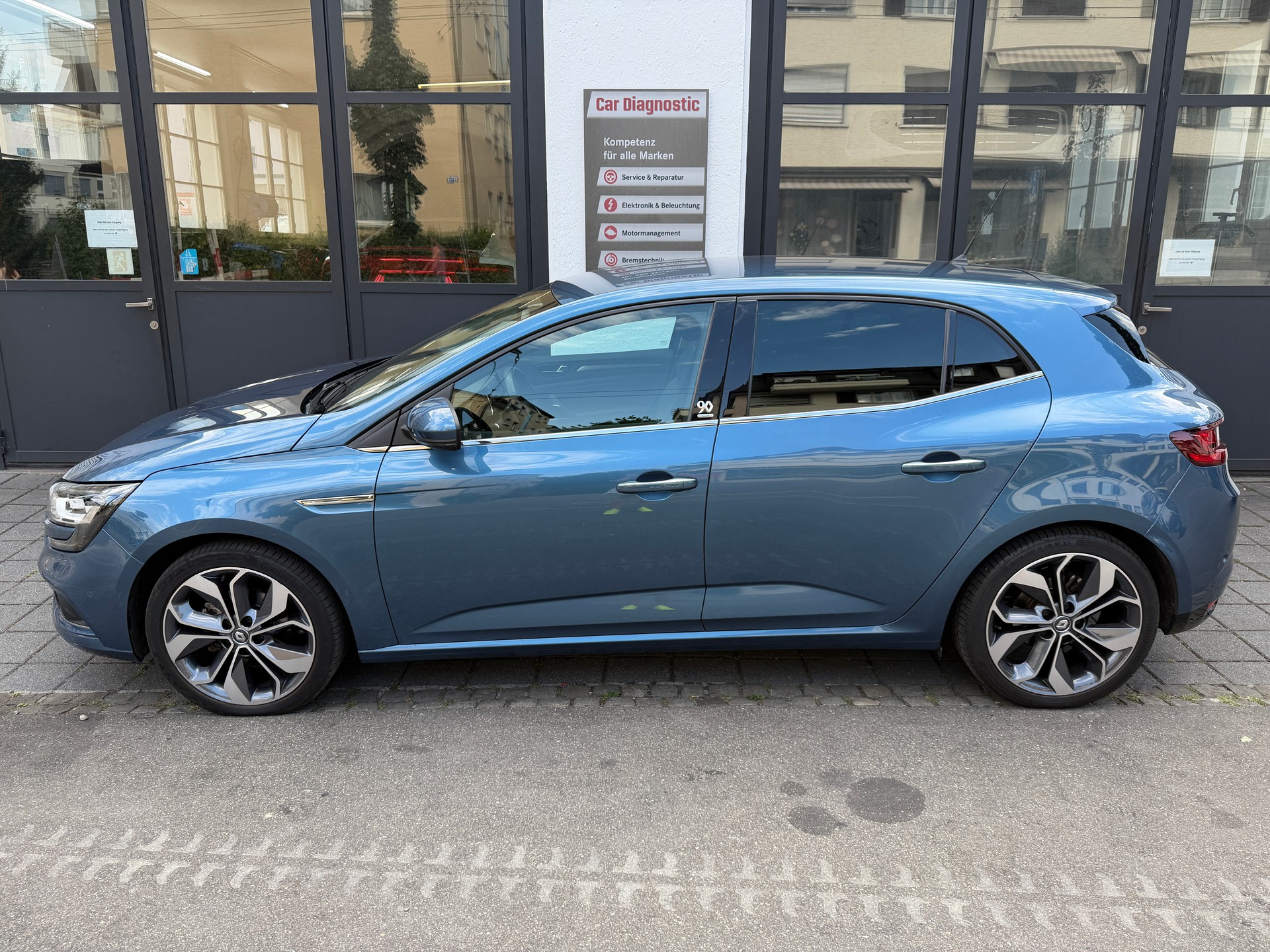 RENAULT Mégane 1.2 16V Turbo 90th Anniversary EDC-image-4