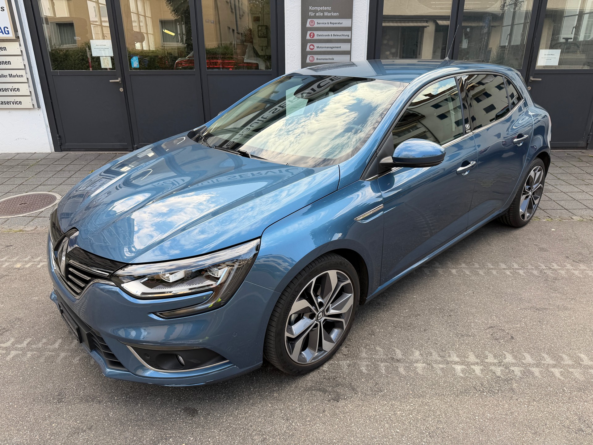RENAULT Mégane 1.2 16V Turbo 90th Anniversary EDC-showroom-element-1