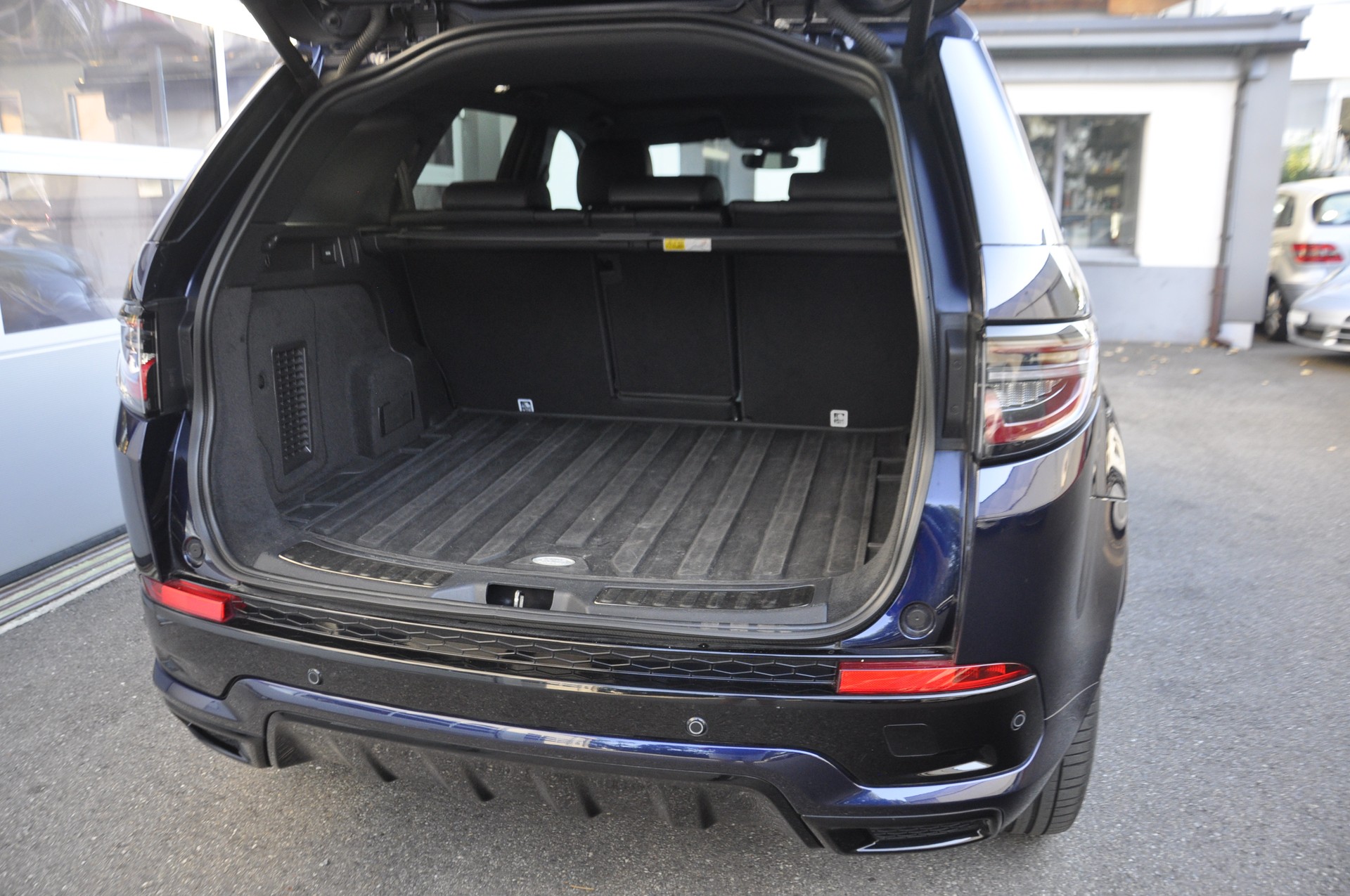 LAND ROVER Discovery Sport R Dyn P300e 1.5 PHEV SE AT8-image-13