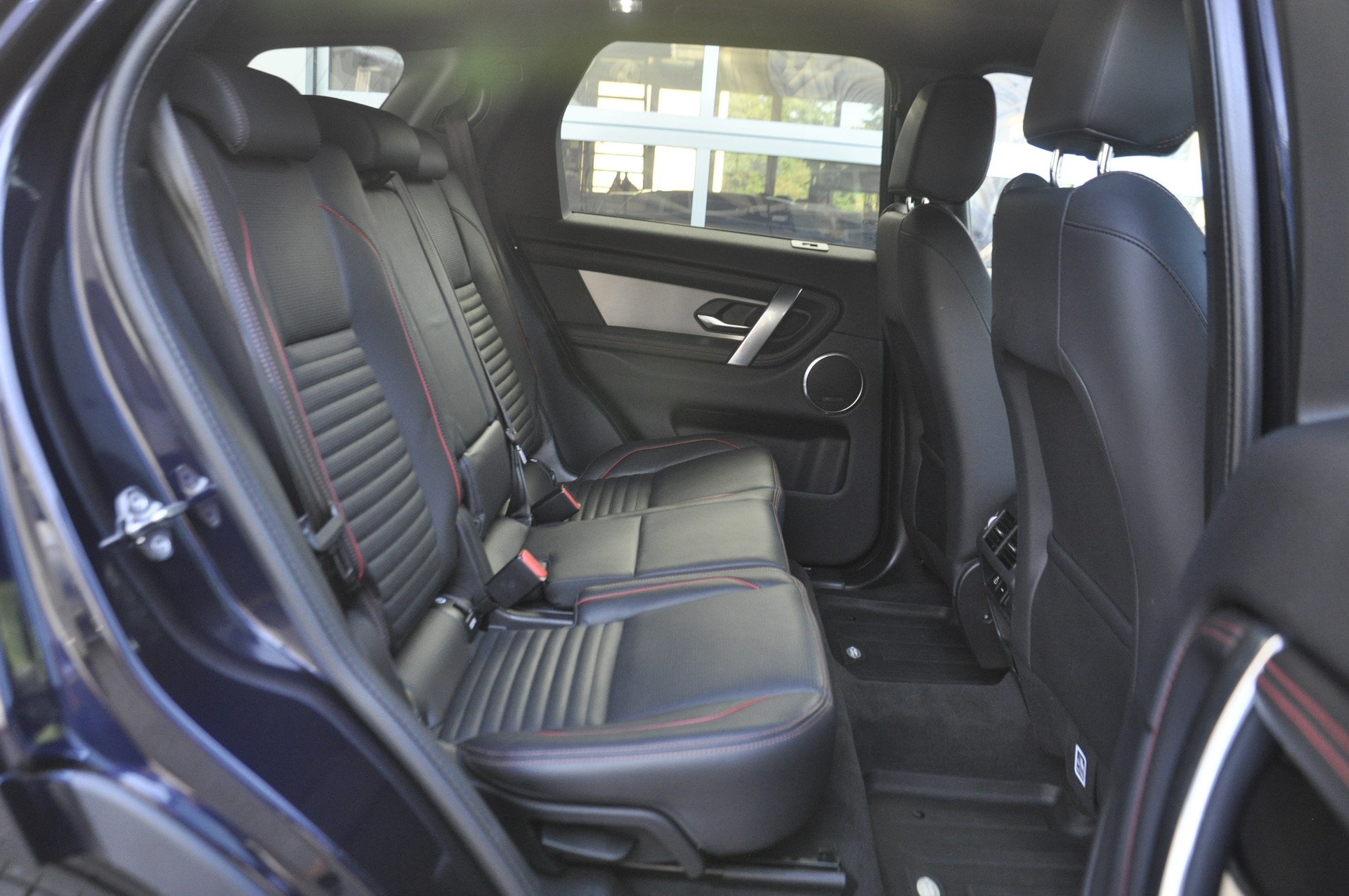 LAND ROVER Discovery Sport R Dyn P300e 1.5 PHEV SE AT8-image-7