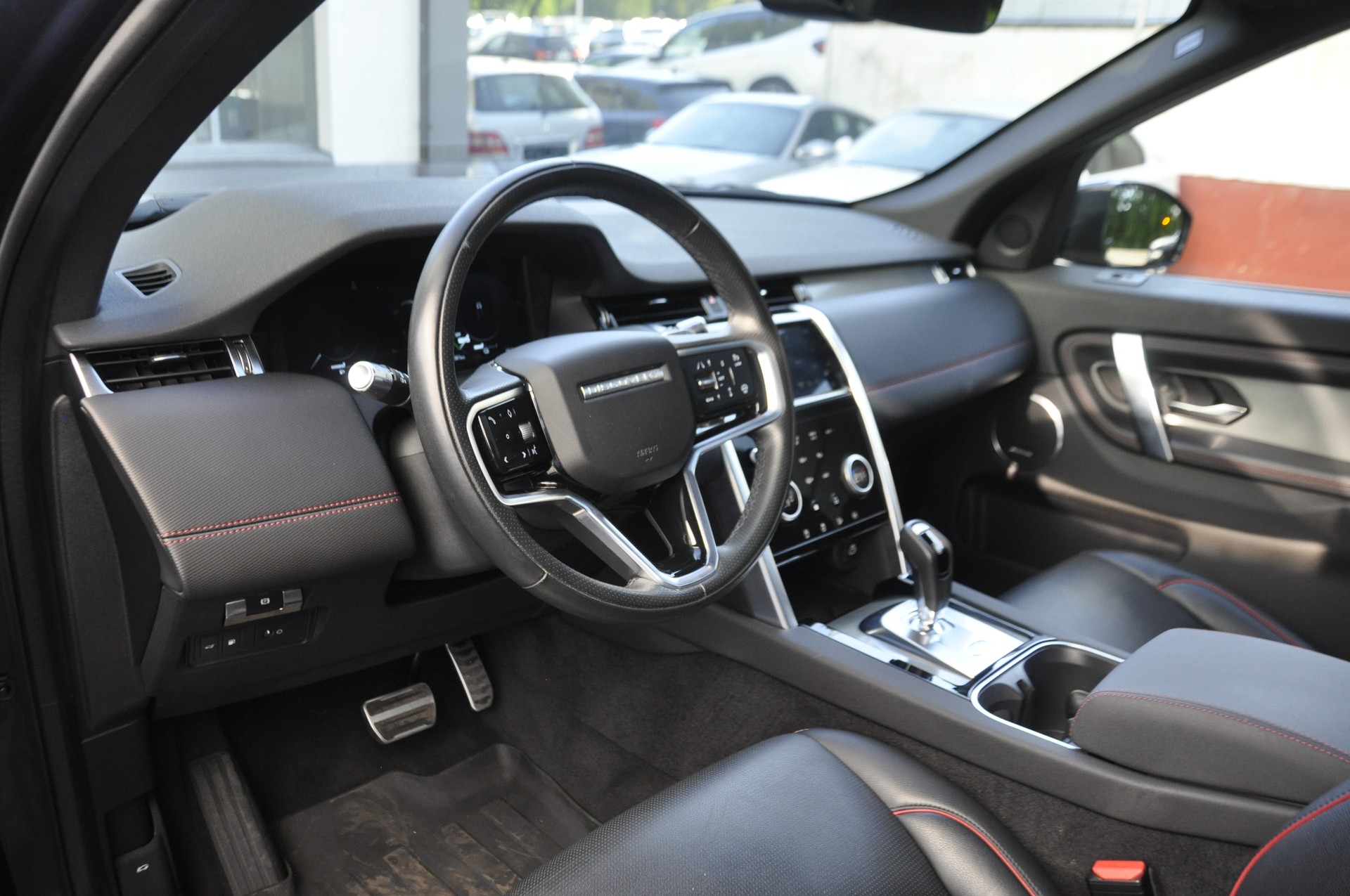 LAND ROVER Discovery Sport R Dyn P300e 1.5 PHEV SE AT8-image-4
