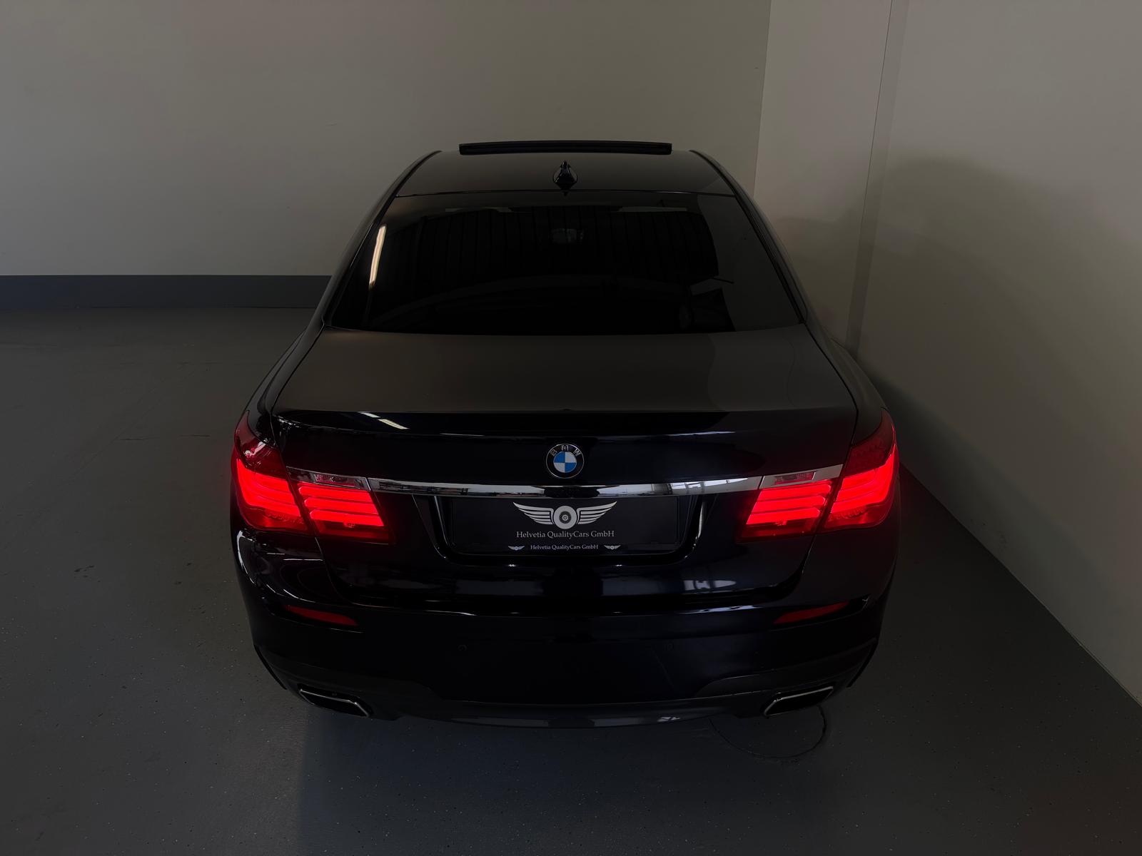 BMW 750i xDrive-image-10
